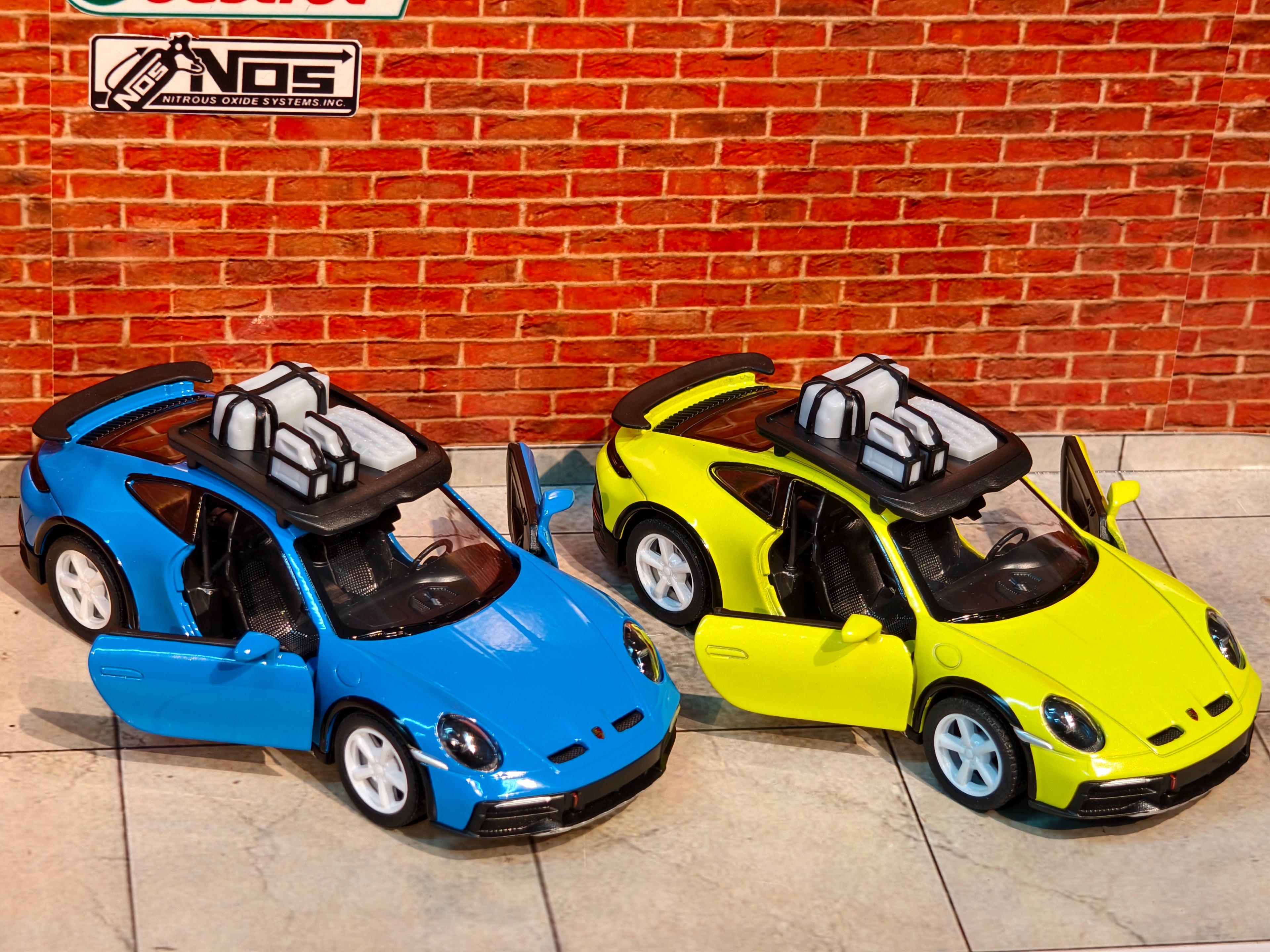 Kinsmart Official Licensed PORSCHE 911 RALLYE with Roof Rack 1:36 Scale