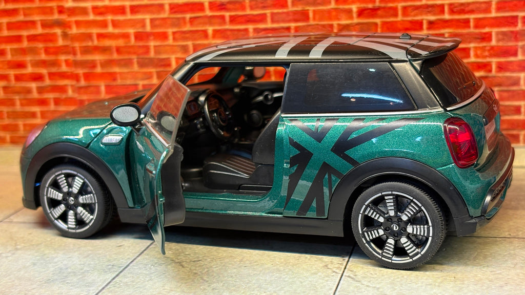 QY Official Licensed Mini Cooper S 1:24 Scale Premium Detailing