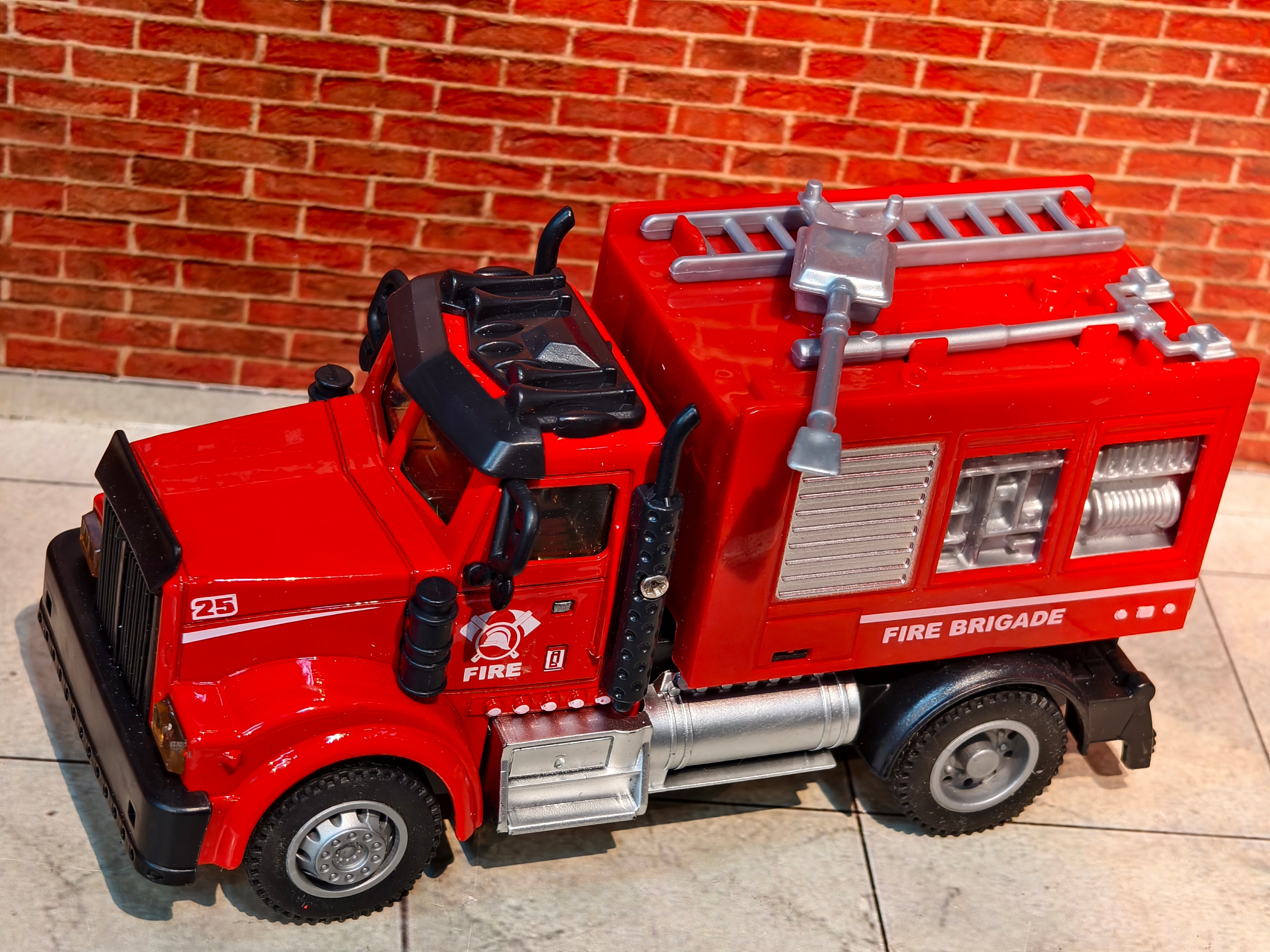 Fire Brigade  Rescue Truck 1:64 Scale