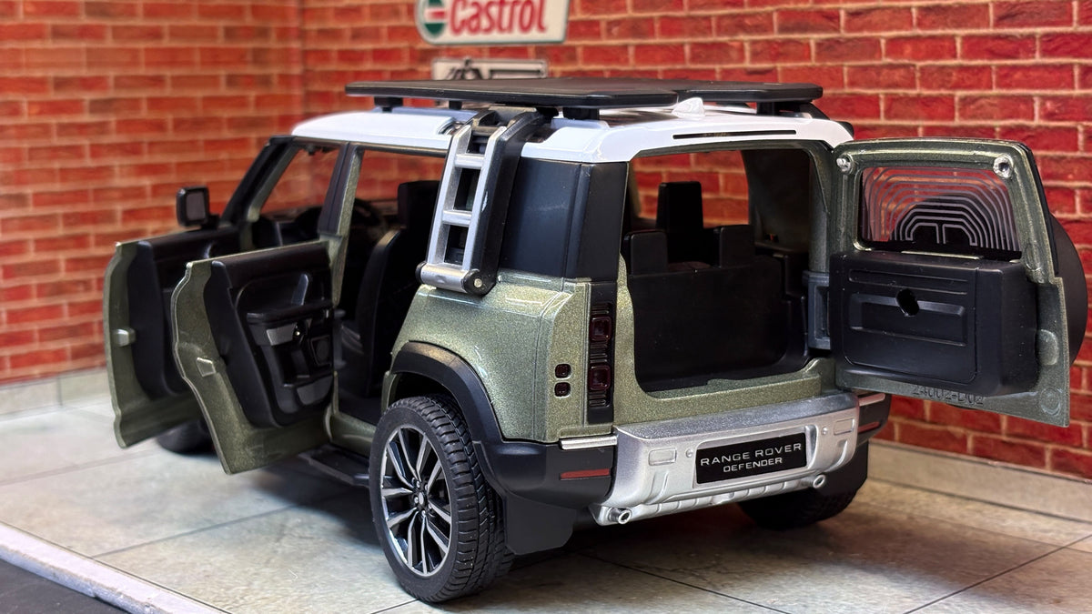 QY Official Licensed Land Rover Defender 110 1:24 Scale Premium Detailing