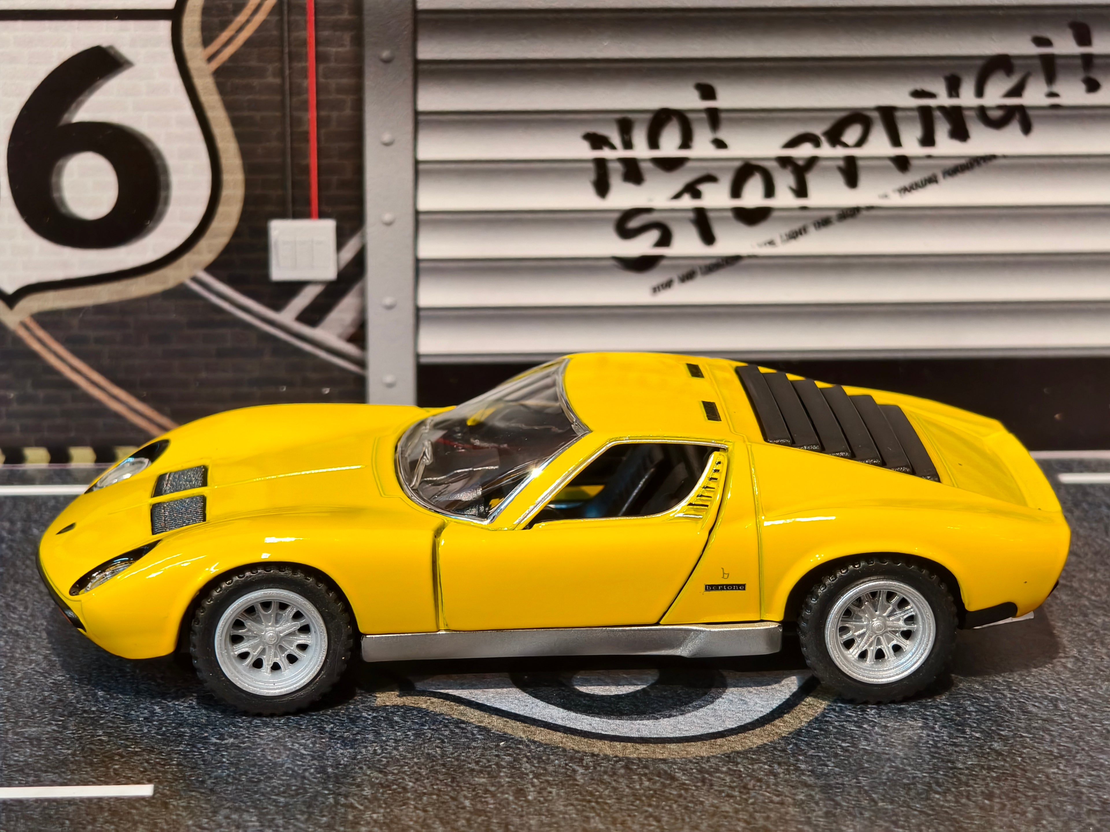 KINSMART OFFICIAL LICENSED 1971 Lamborghini Miura P400 SV KT5390 1:34 Scale