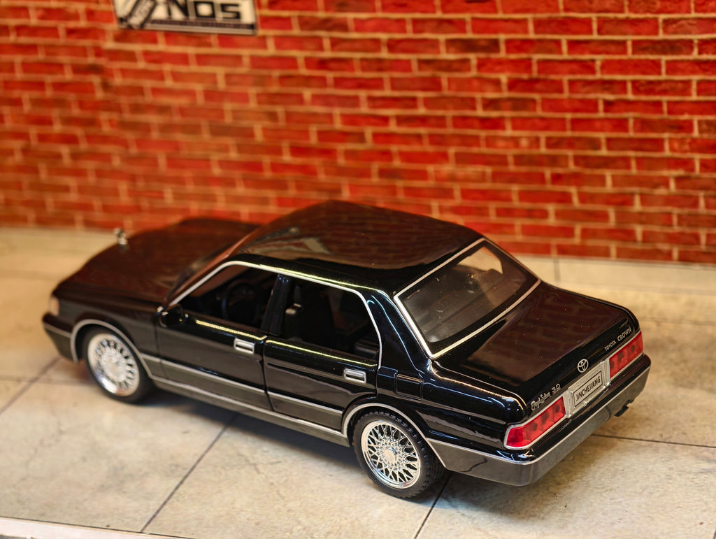 Toyota Crown VIP Edition (1:32 Scale)