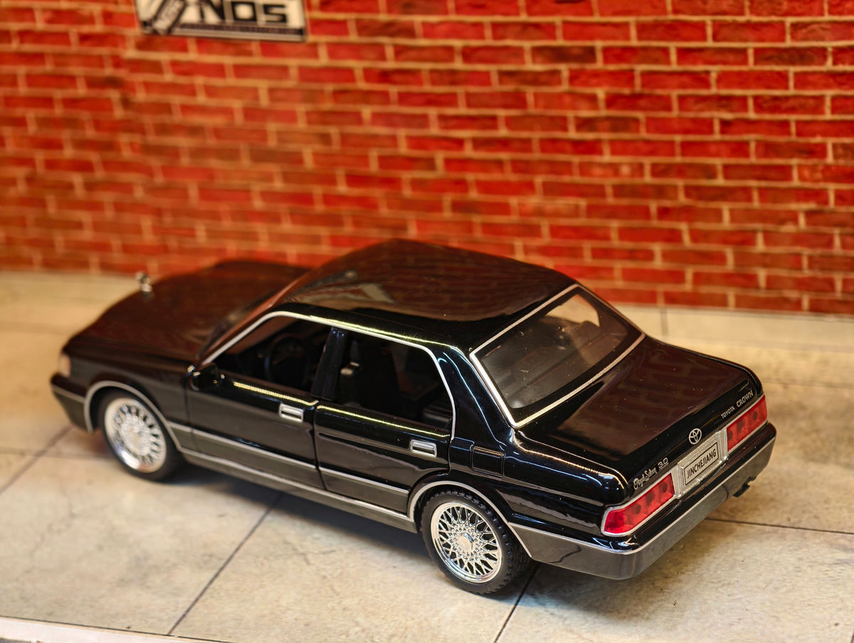 Toyota Crown VIP Edition (1:32 Scale)
