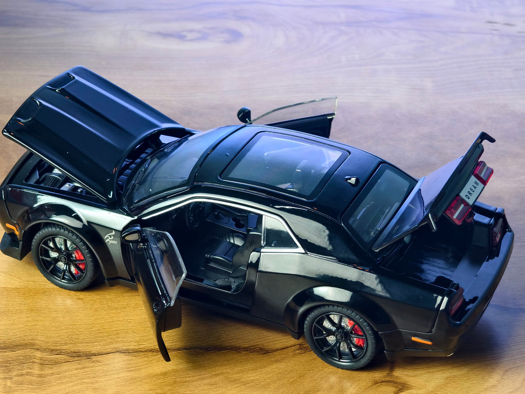 Dodge Challenger SRT 1:24 Scale