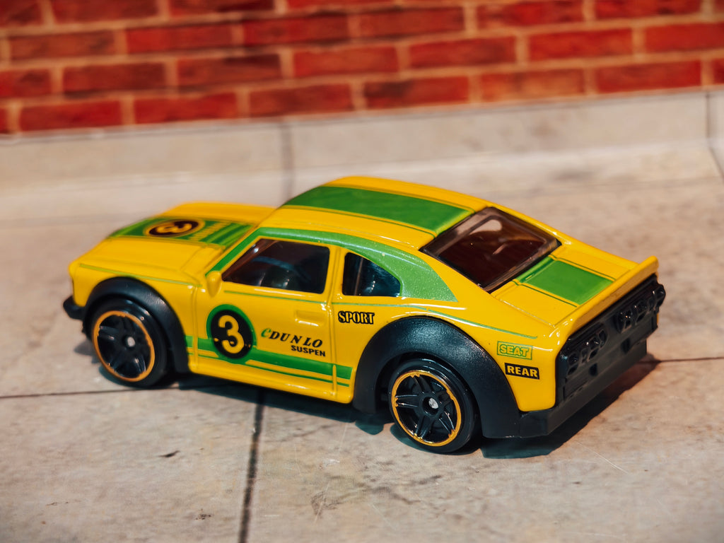 Mazda Savanna RX-3 1:64 in Acrylic Box