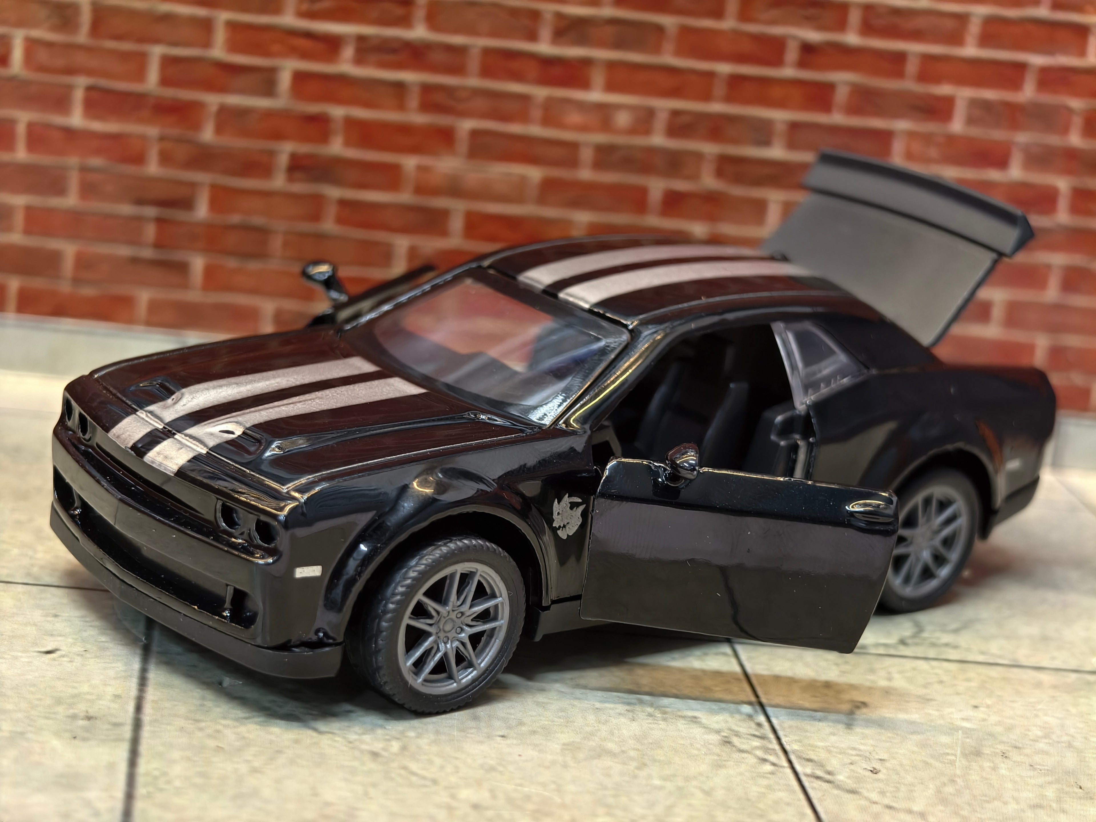 Dodge Challenger SRT 1:36 Scale