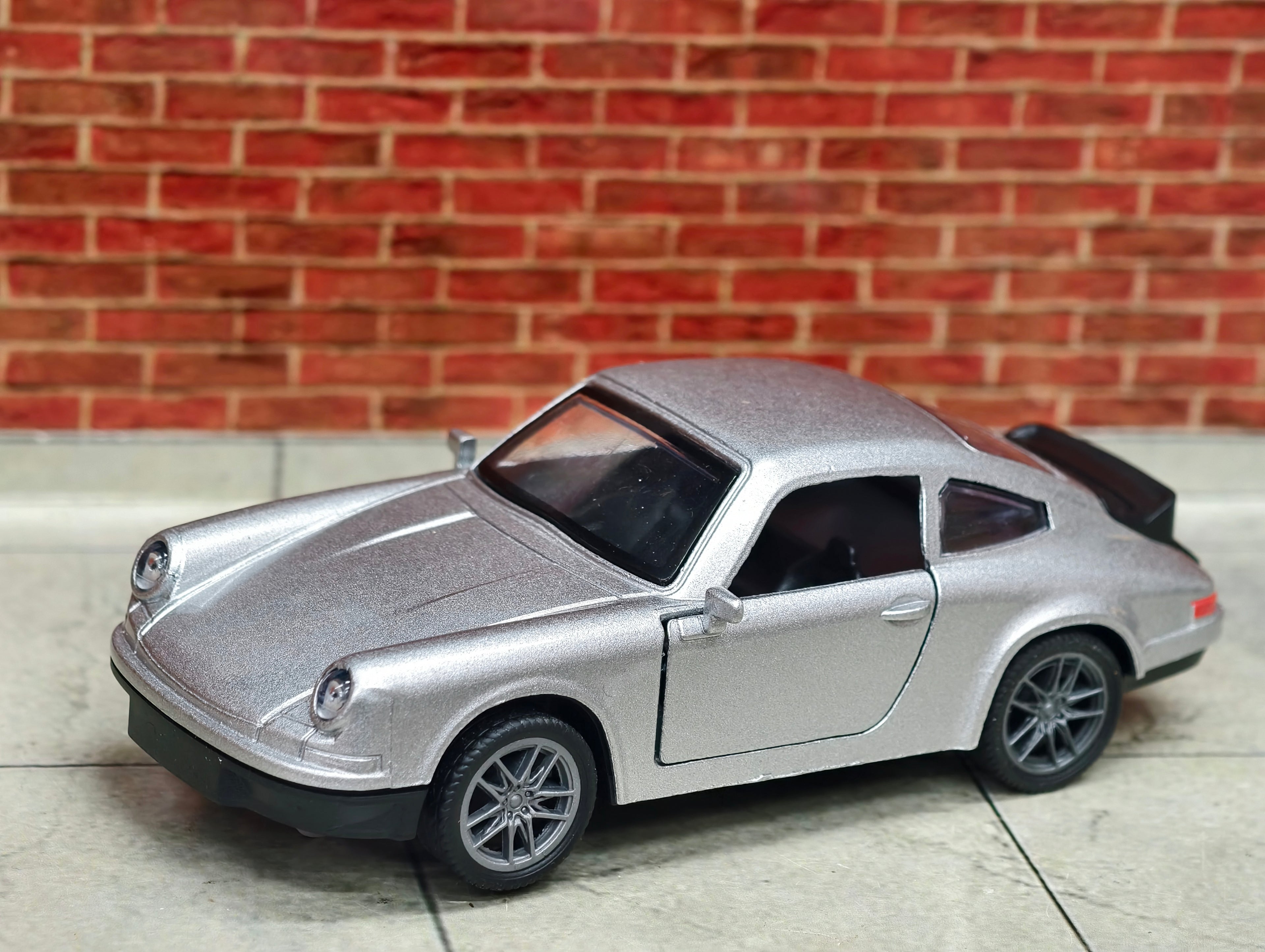 Classic Porsche 911 Turbo 1:36 Scale
