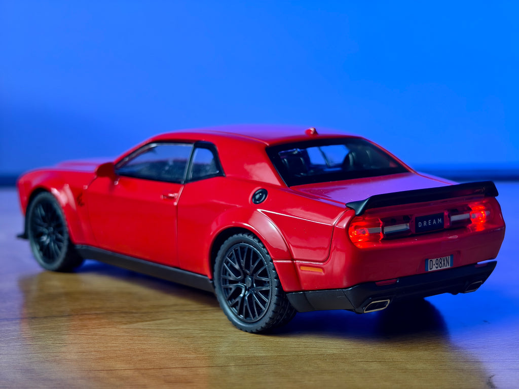 Dodge Challenger SRT Hellcat Redeye 1:32 Scale
