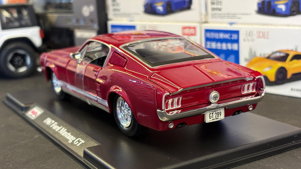Maisto Official Licensed 1967 Ford Mustang  1:24