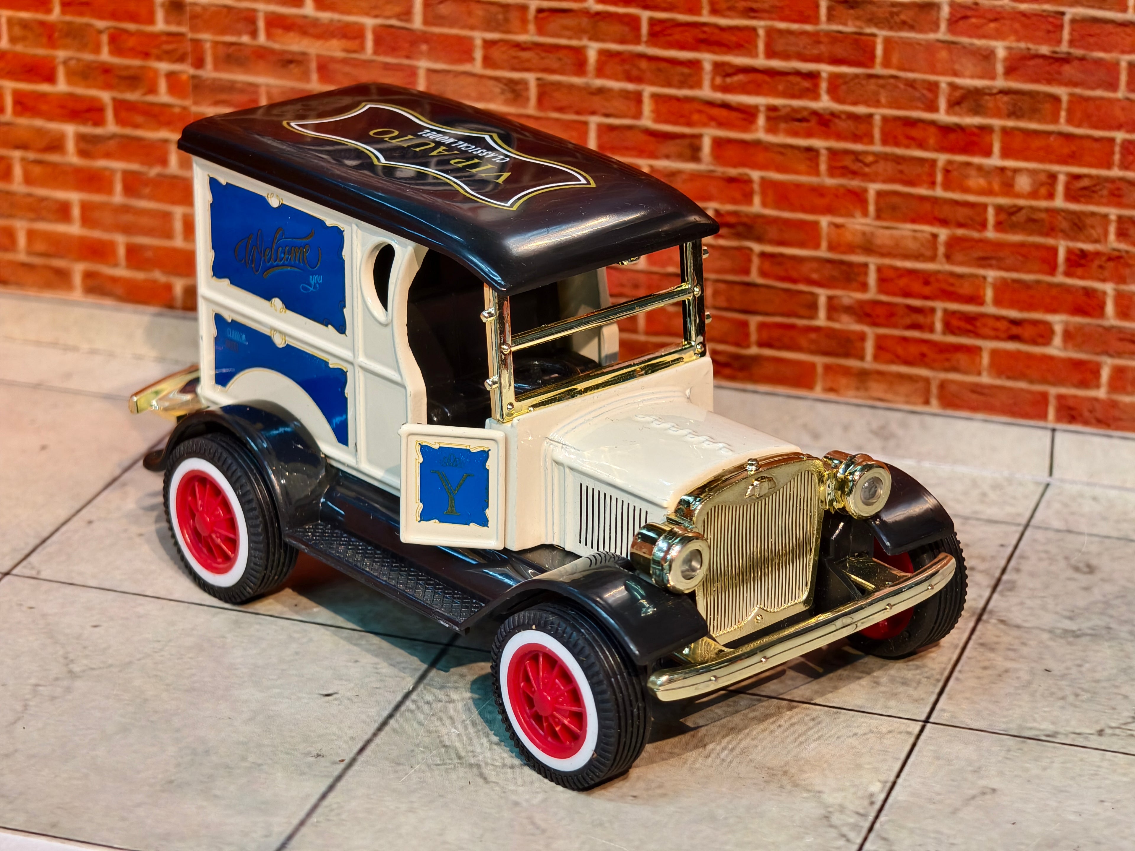 Vintage Ford Model T Delivery Van Diecast 1:36 Scale Model Car – Classic Retro Collectible