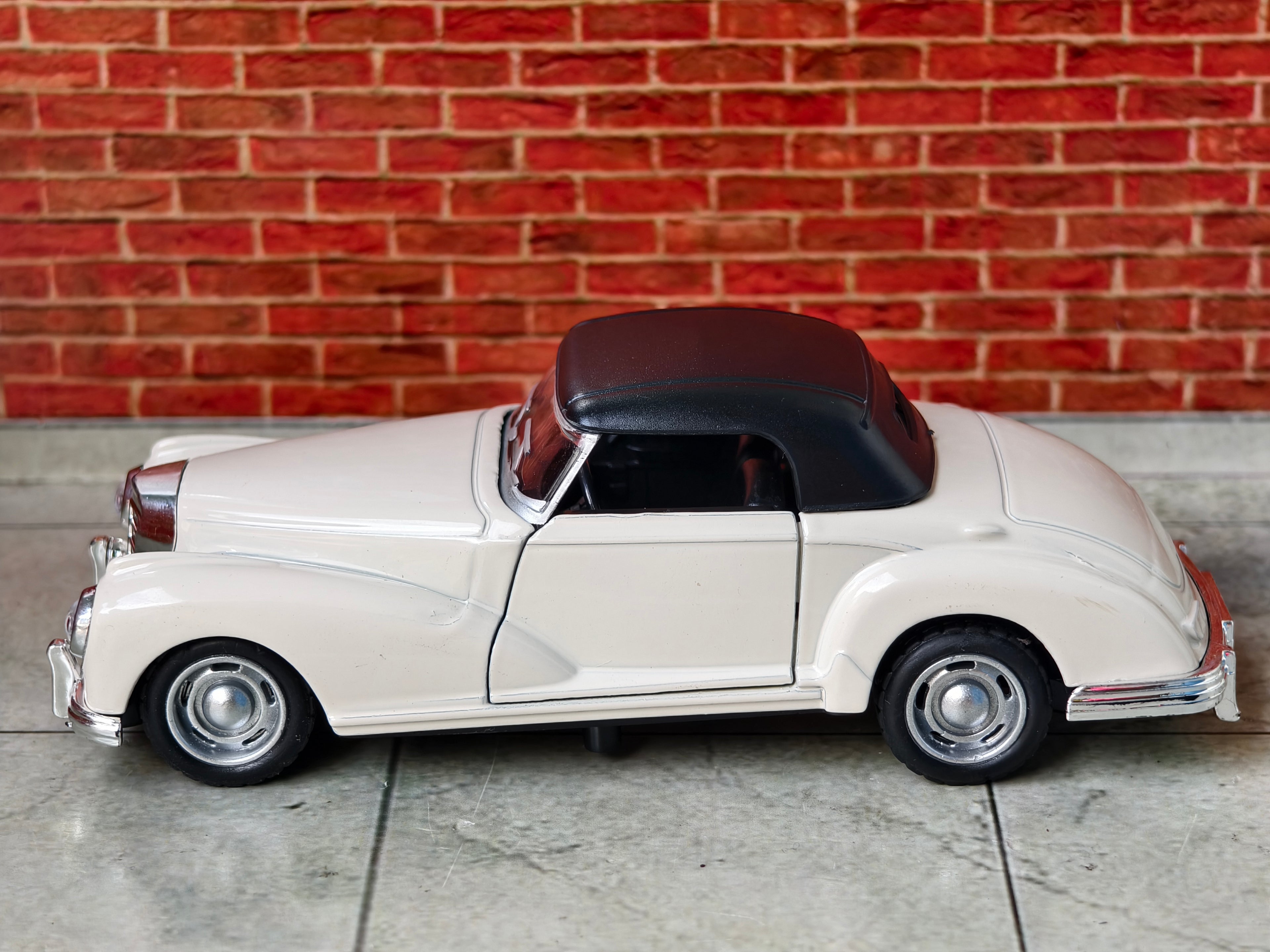 Mercedes Benz 300S Cabriolet 1:32 Scale