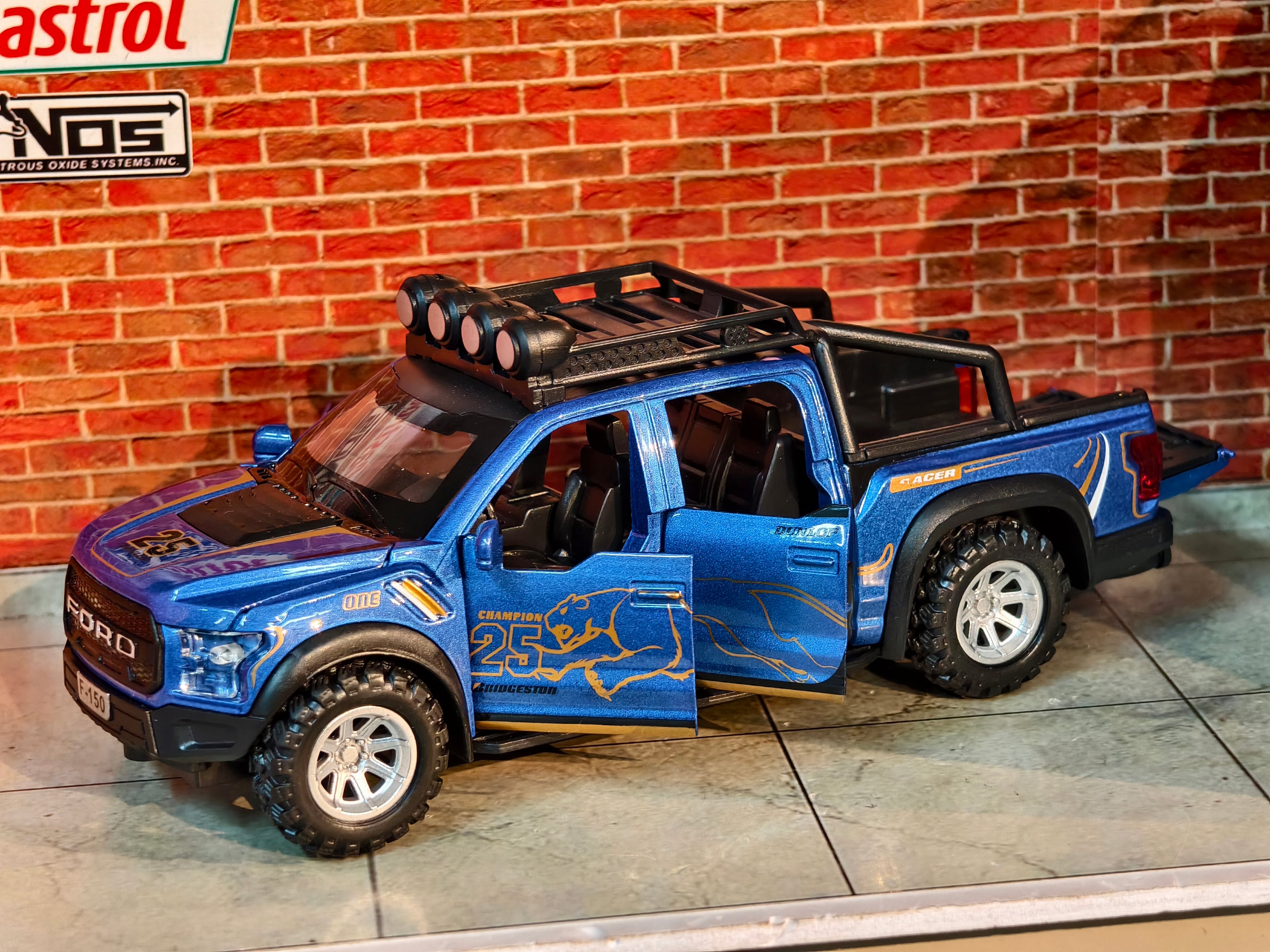 Ford Raptor 1:32 Scale Premium detailing