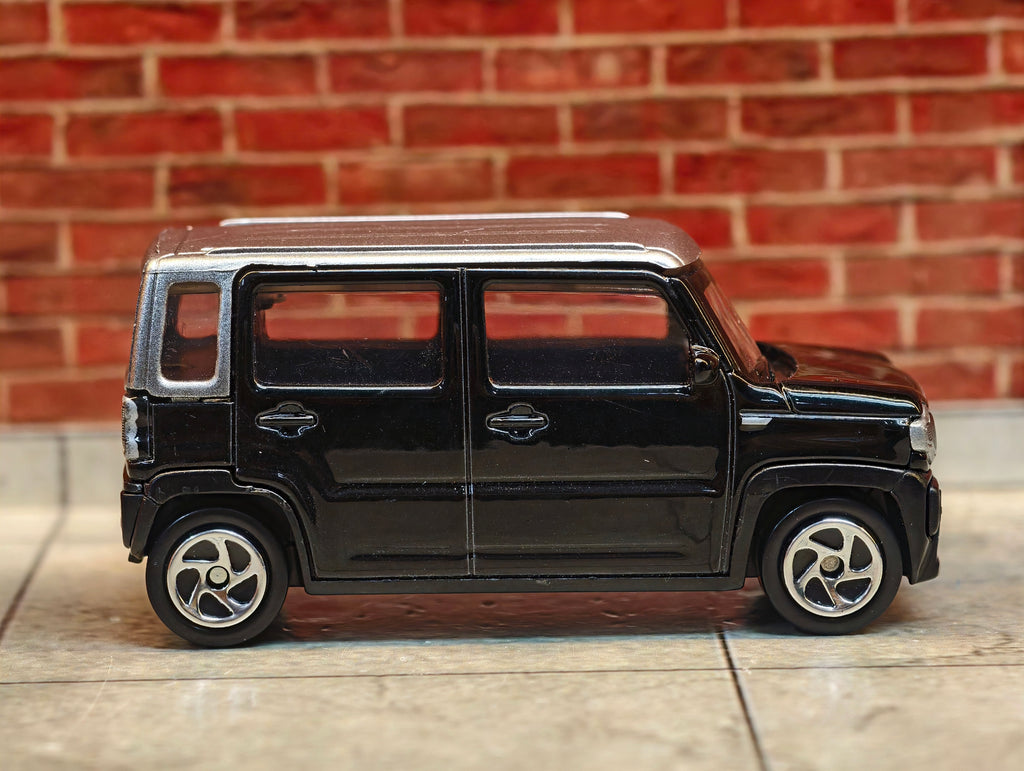 QY Official Suzuki Hustler (Second Generation) 1:64 Scale with Working Suspension
