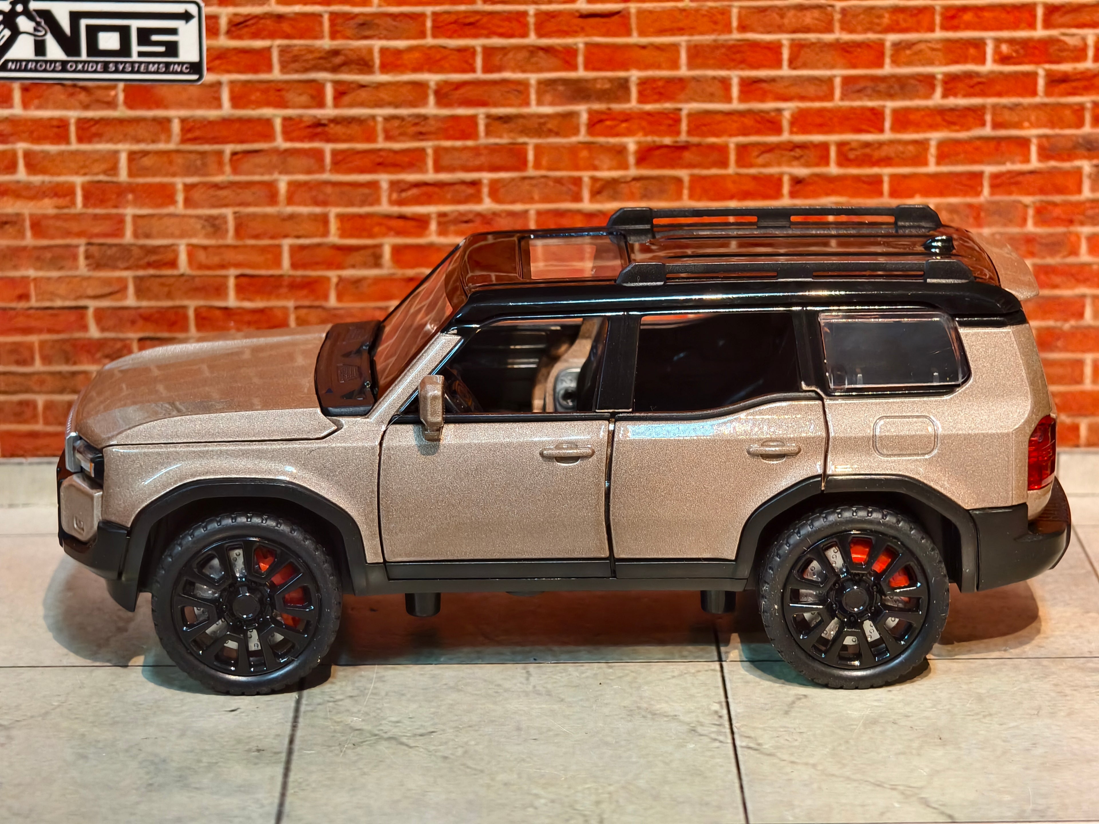 Toyota Land Cruiser Prado 1:32 Scale Premium Detailing