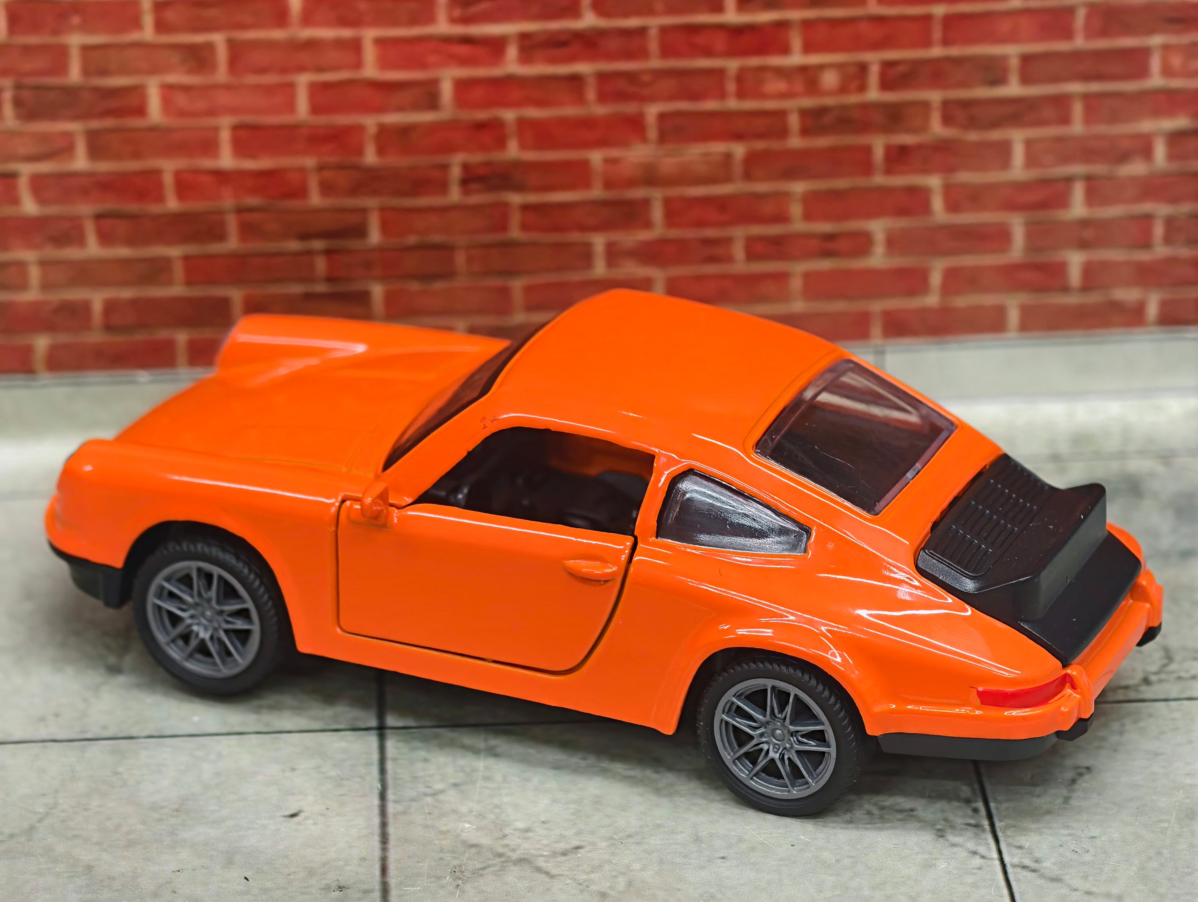 Classic Porsche 911 Turbo 1:36 Scale