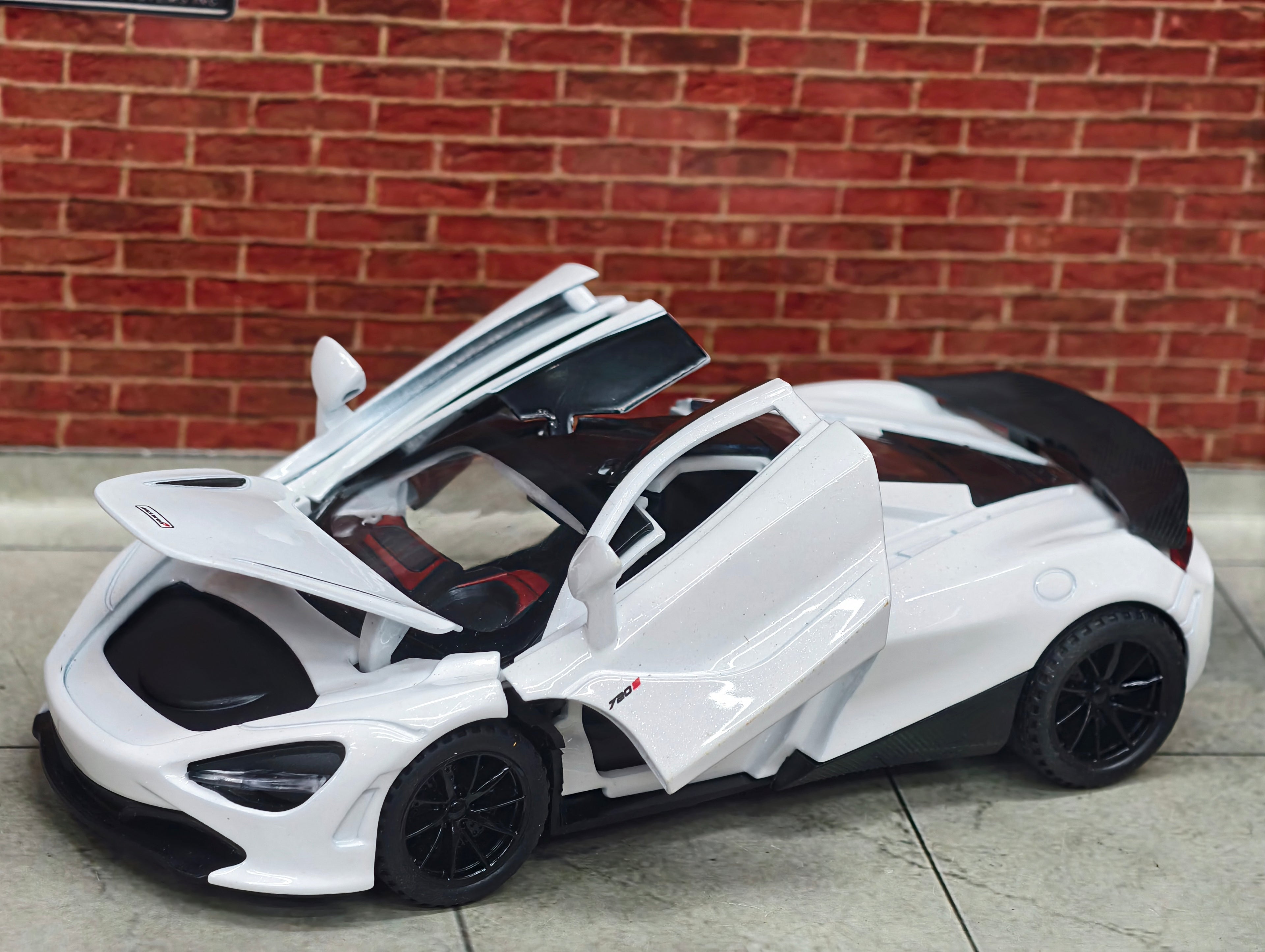 McLaren 720S 1:32 Scale Premium Detailing
