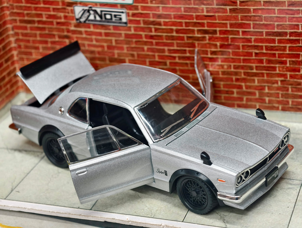 Nissan Skyline GT-R 1969 Model 1:22 Scale Premium Detailing