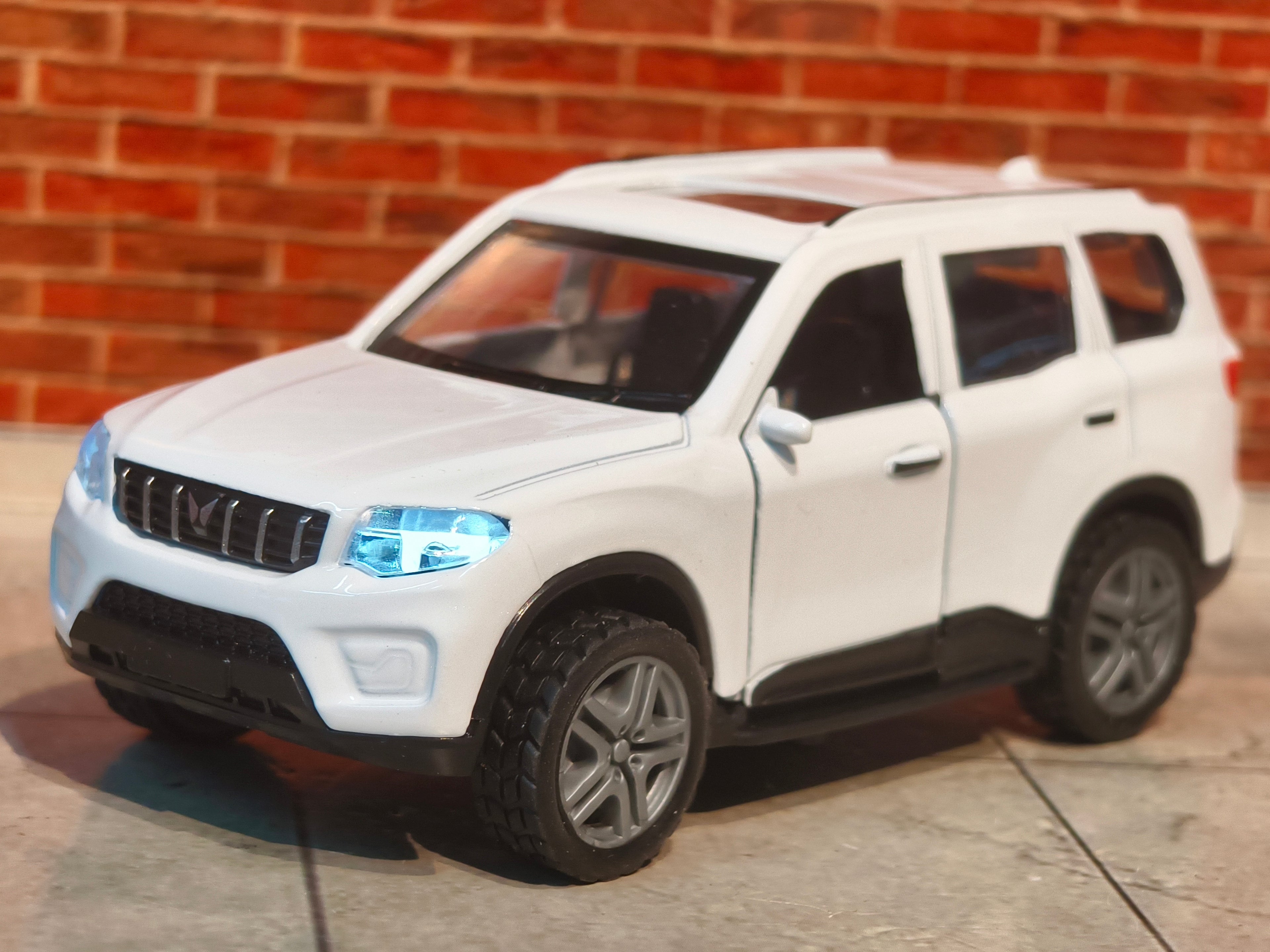 Mahindra Scorpio Classic S11 2022 Facelift 1:36 Scale