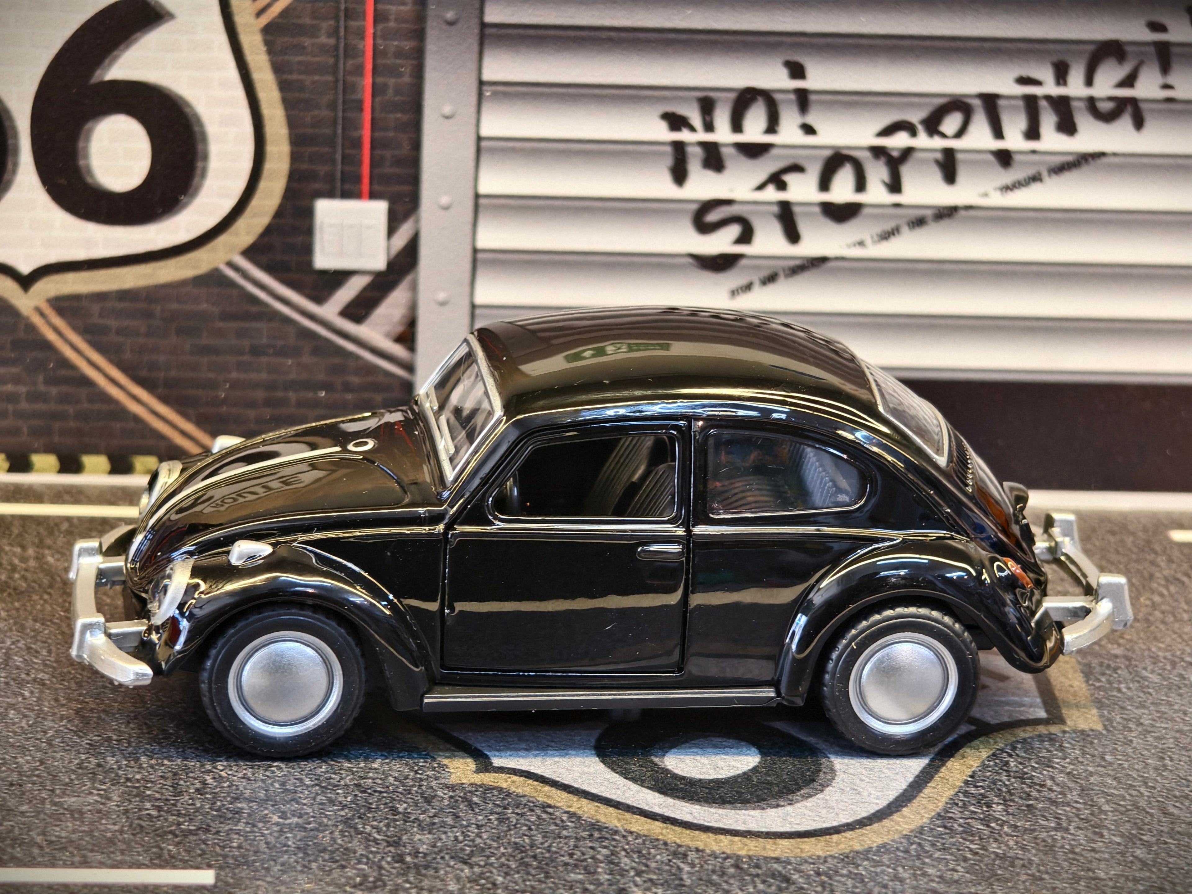 Beetle 1:36 Scale Door Openable Car