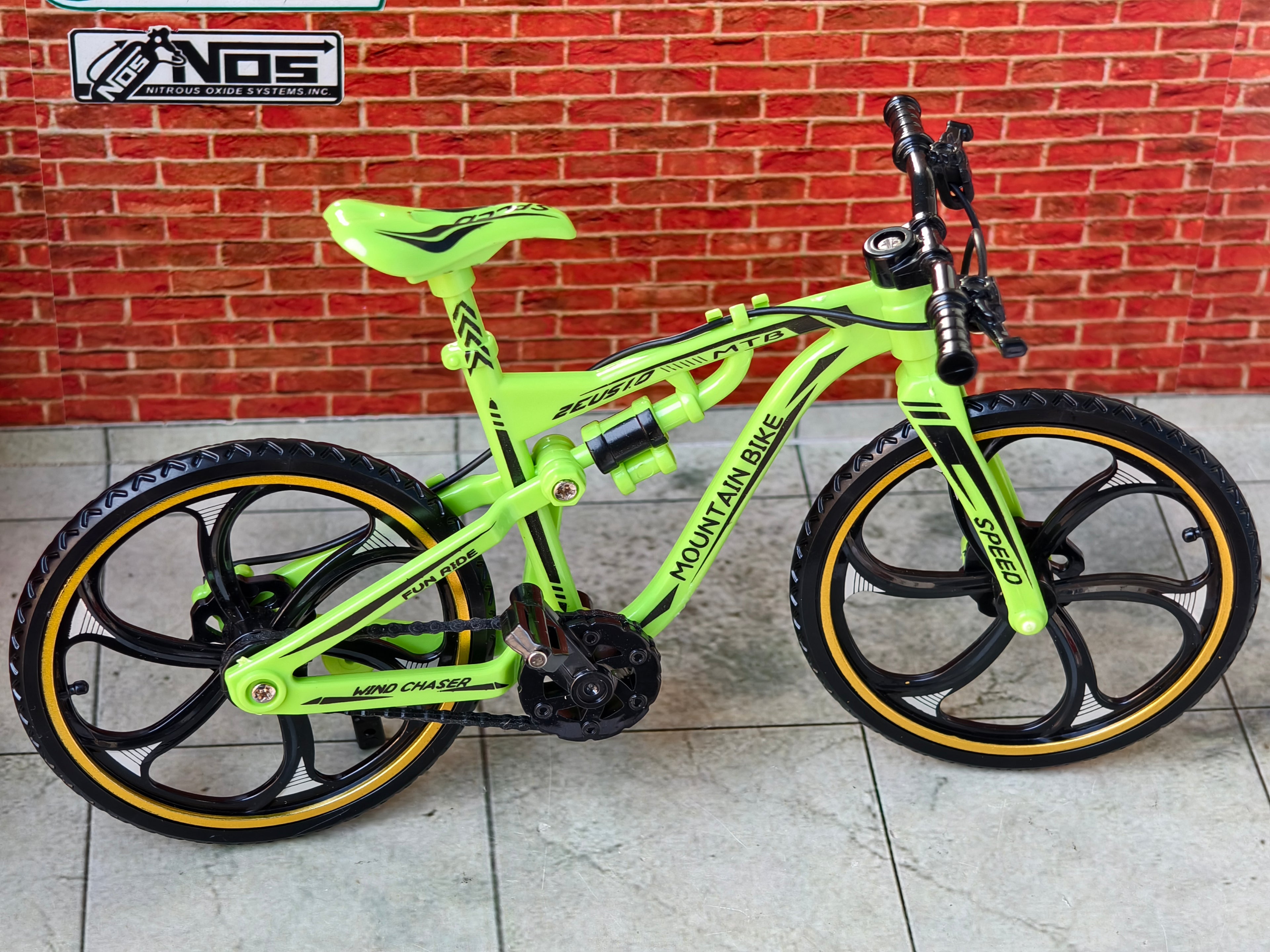 Mountain Bike 1:8 Scale