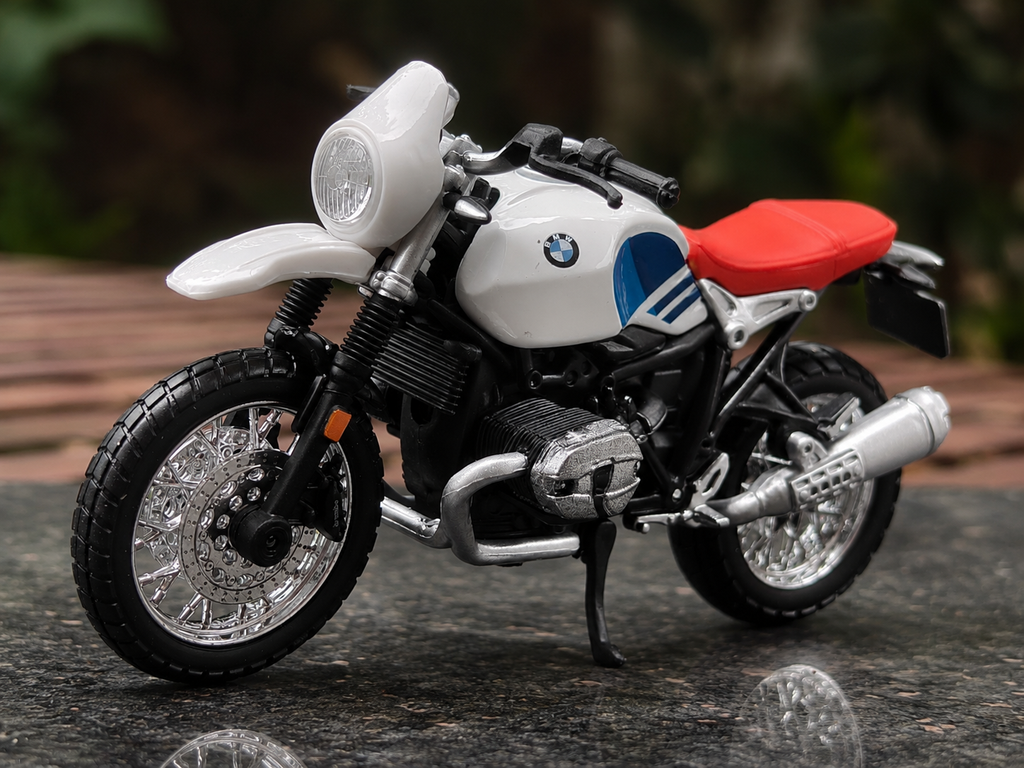Burrago Official Licensed BMW R nine T Urban GS 1:18 Scale