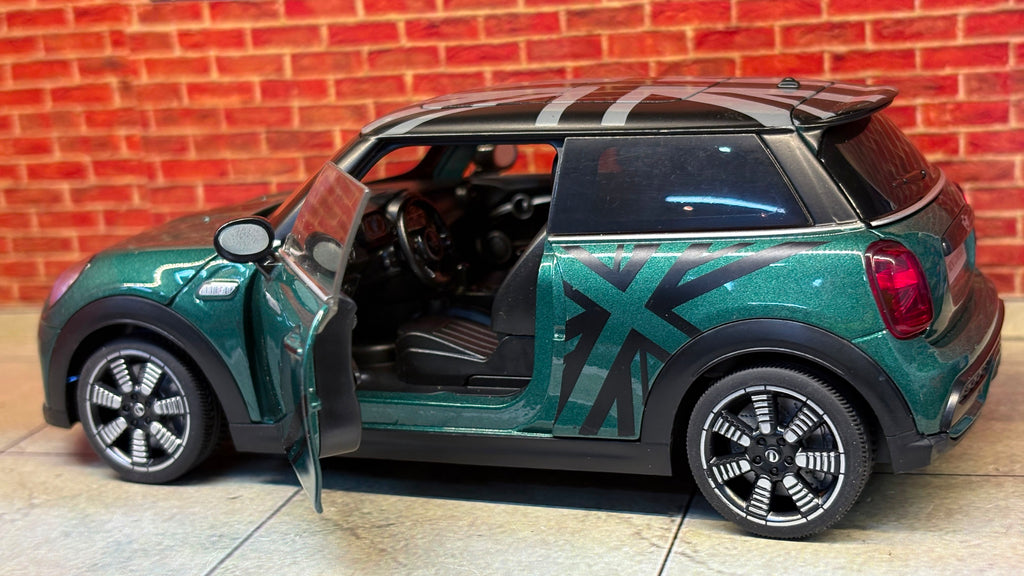 QY Official Licensed Mini Cooper S 1:24 Scale Premium Detailing
