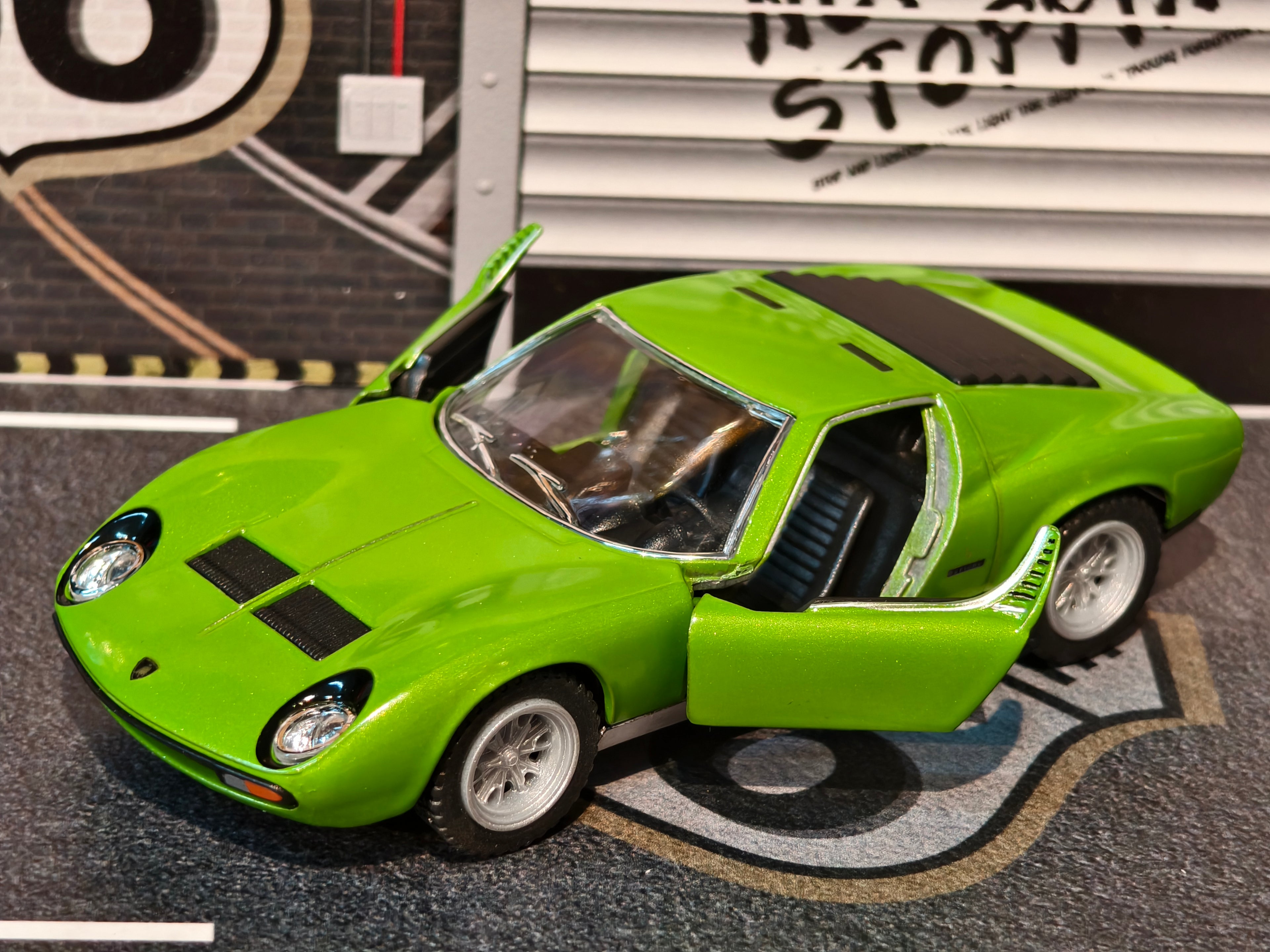 KINSMART OFFICIAL LICENSED 1971 Lamborghini Miura P400 SV KT5390 1:34 Scale