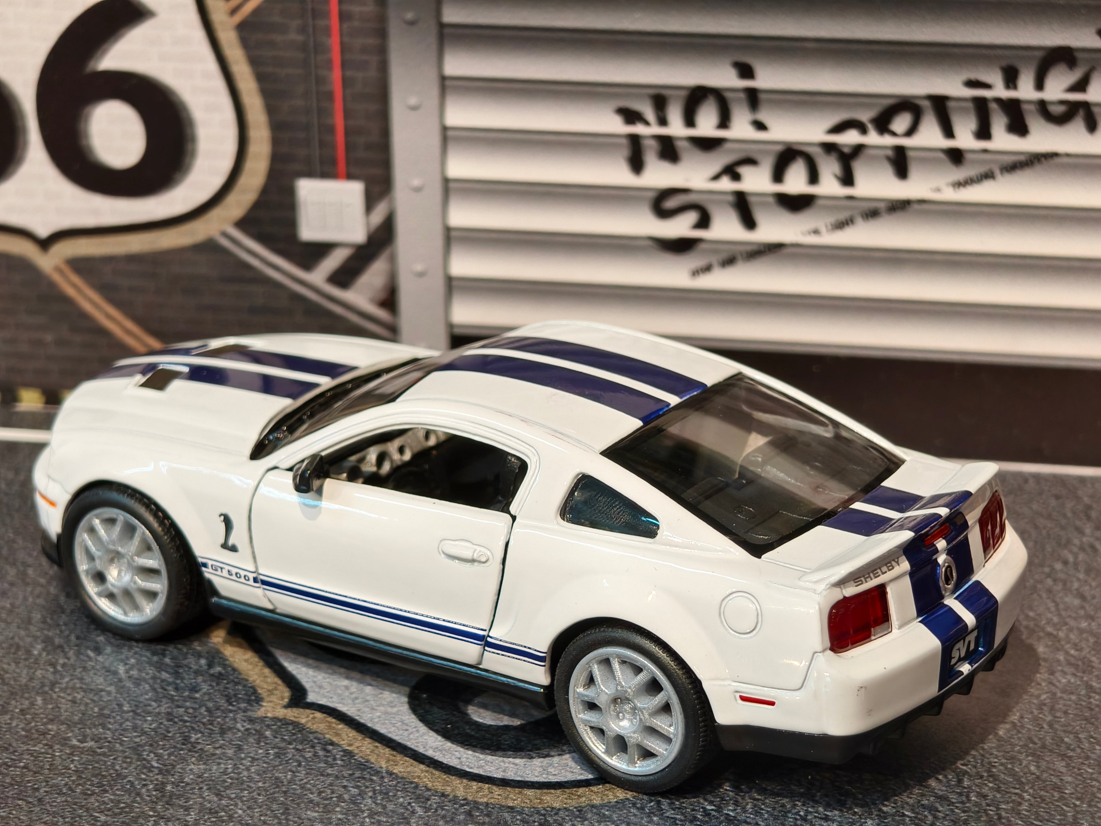 Kinsmart Official Licensed 2007 Shelby GT500 1:38 Scale