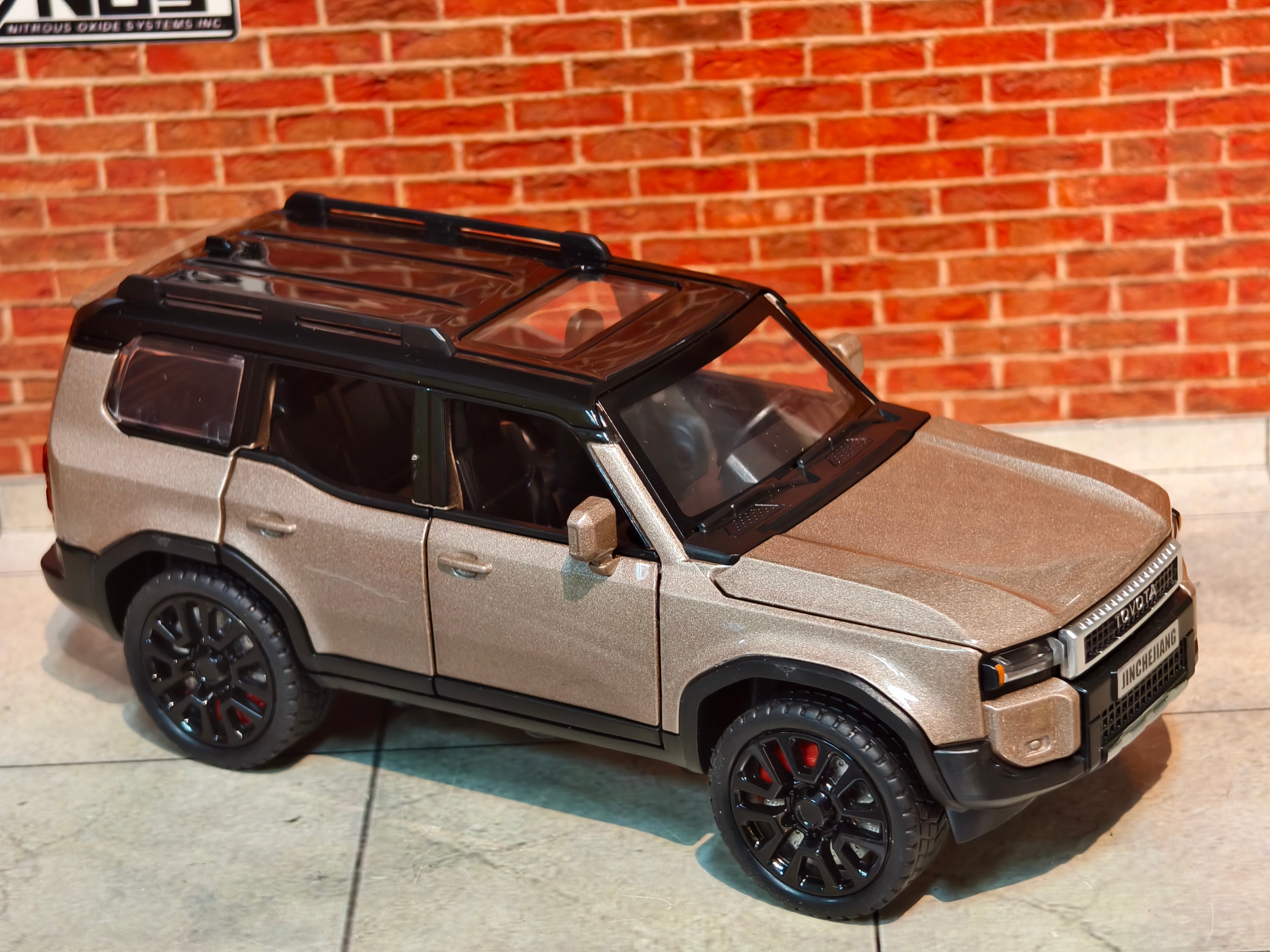 Toyota Land Cruiser Prado 1:32 Scale Premium Detailing