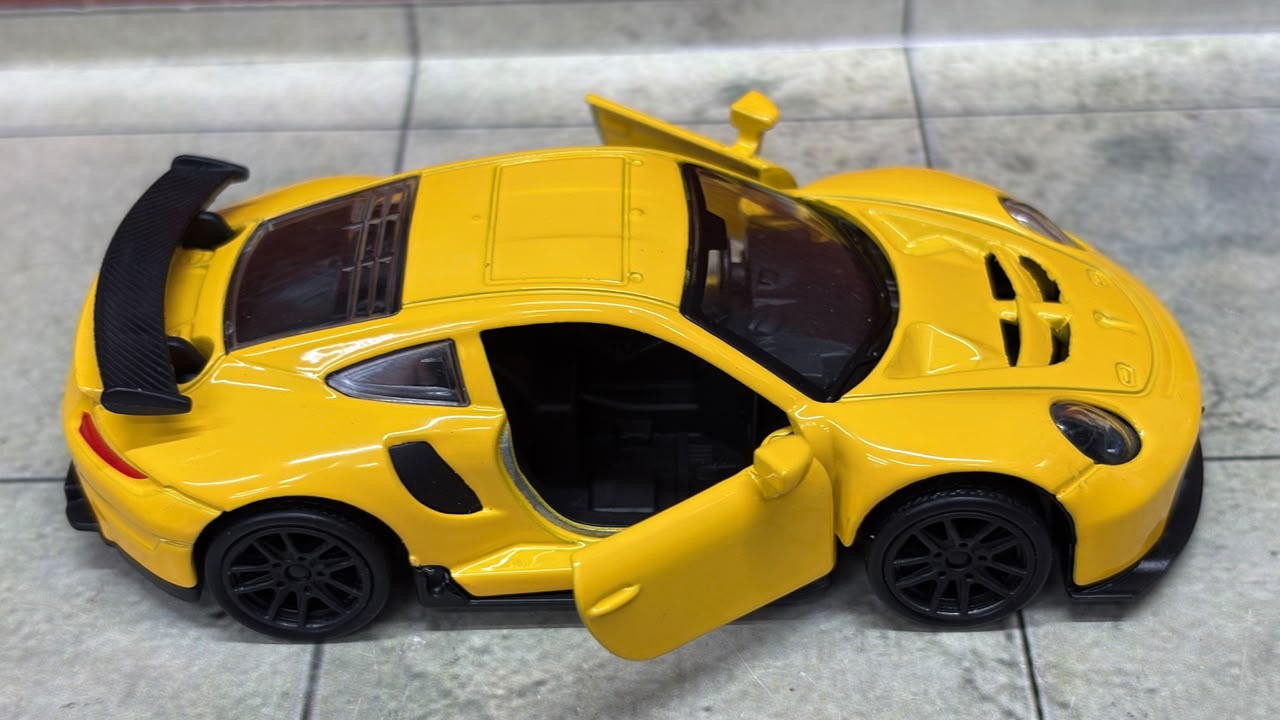 Porsche 911 GT3 RS (992 generation) 1:43 Scale Premium Detailing