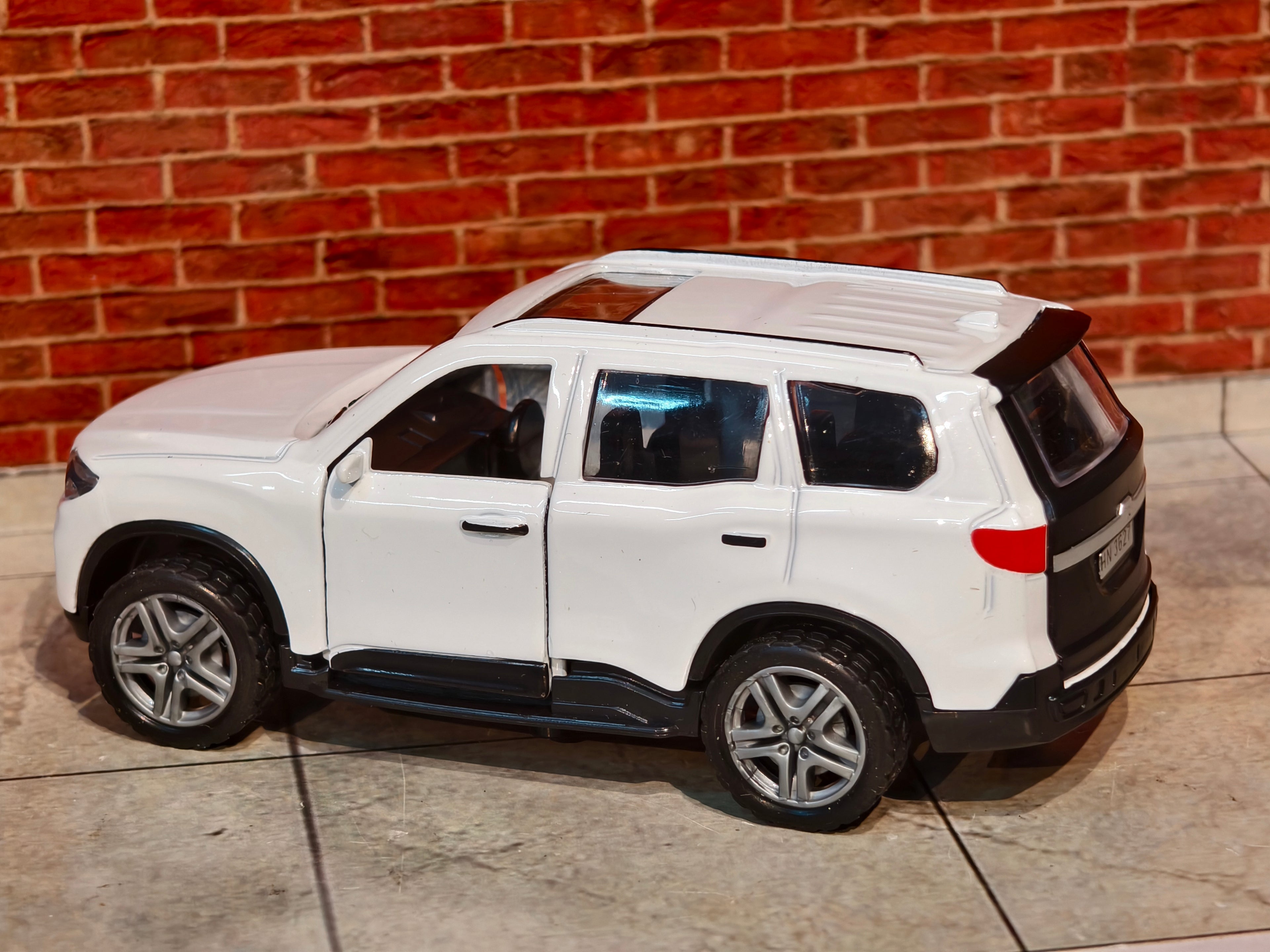 Mahindra Scorpio Classic S11 2022 Facelift 1:36 Scale