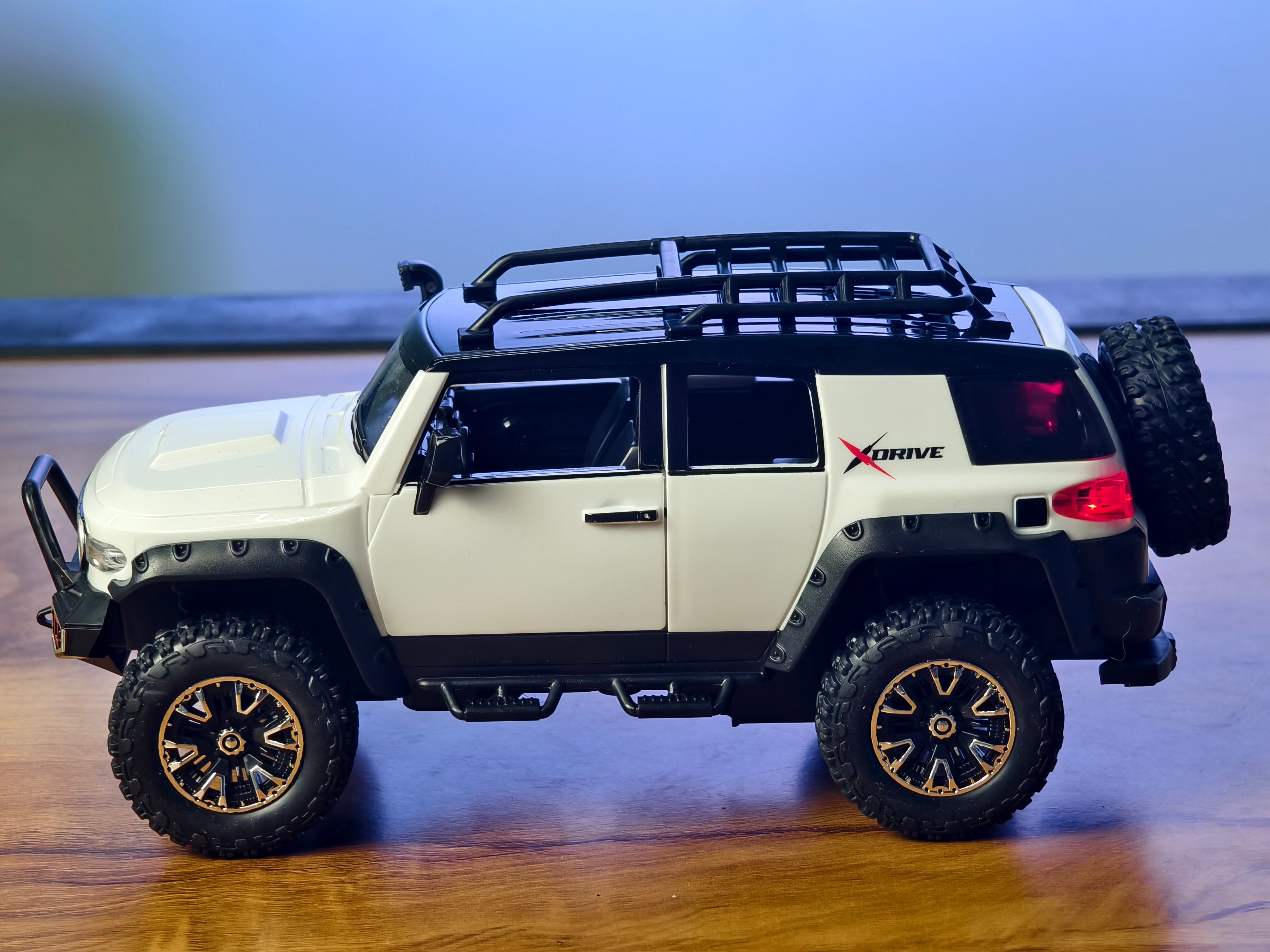 Toyota FJ Cruiser 1:24 Scale Premium Detailing