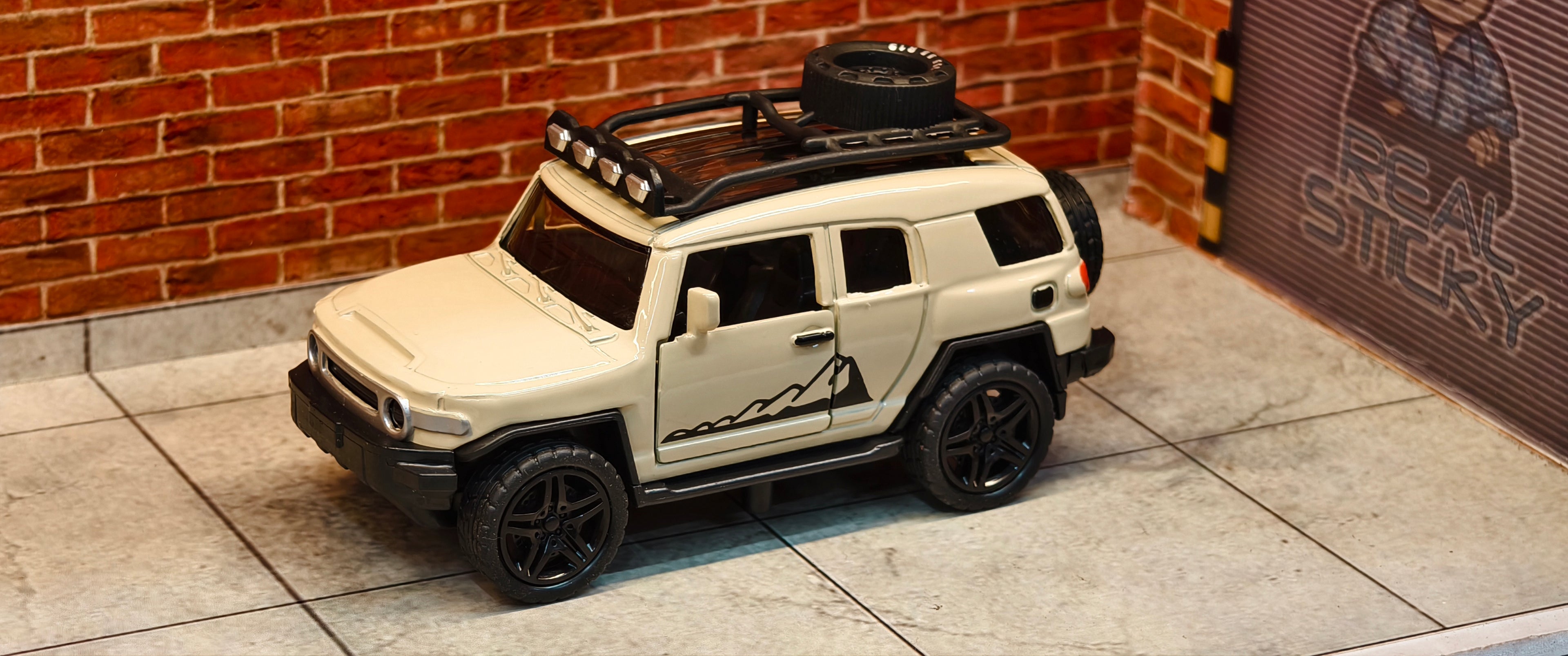 FJ Cruiser 1:39 Scale Offroad