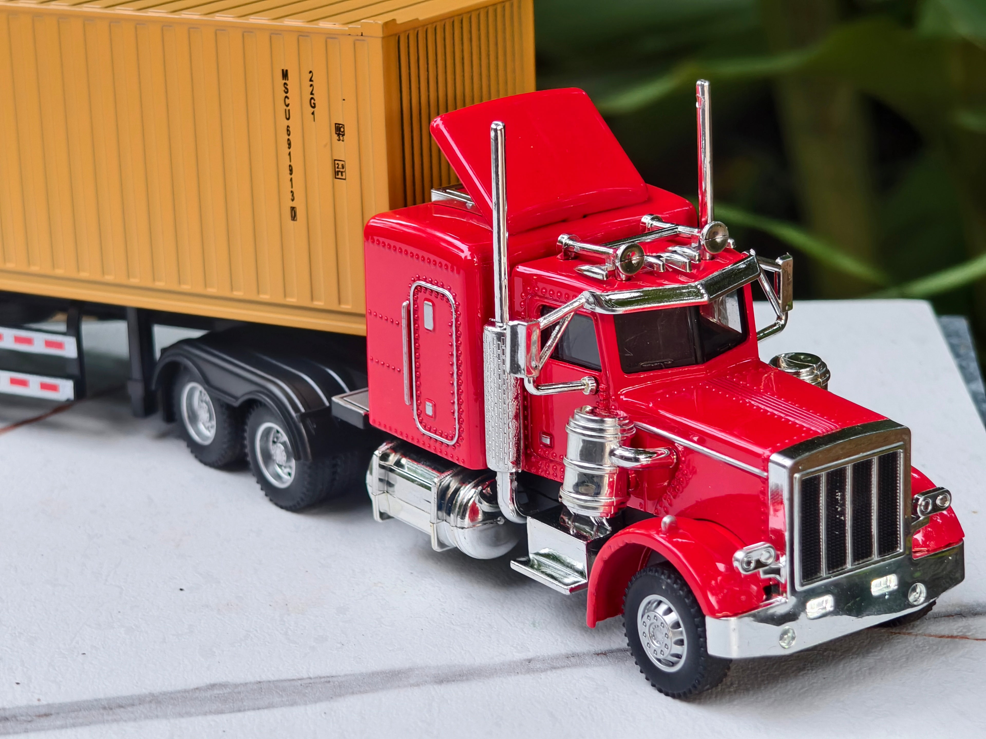 Kenworth W900 Classic American semi-truck (tractor-trailer) Big Size