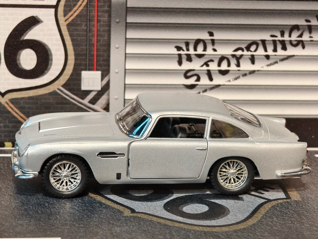 Kinsmart Official Licensed Aston Martin DB5 1:38 Scale Classic Car