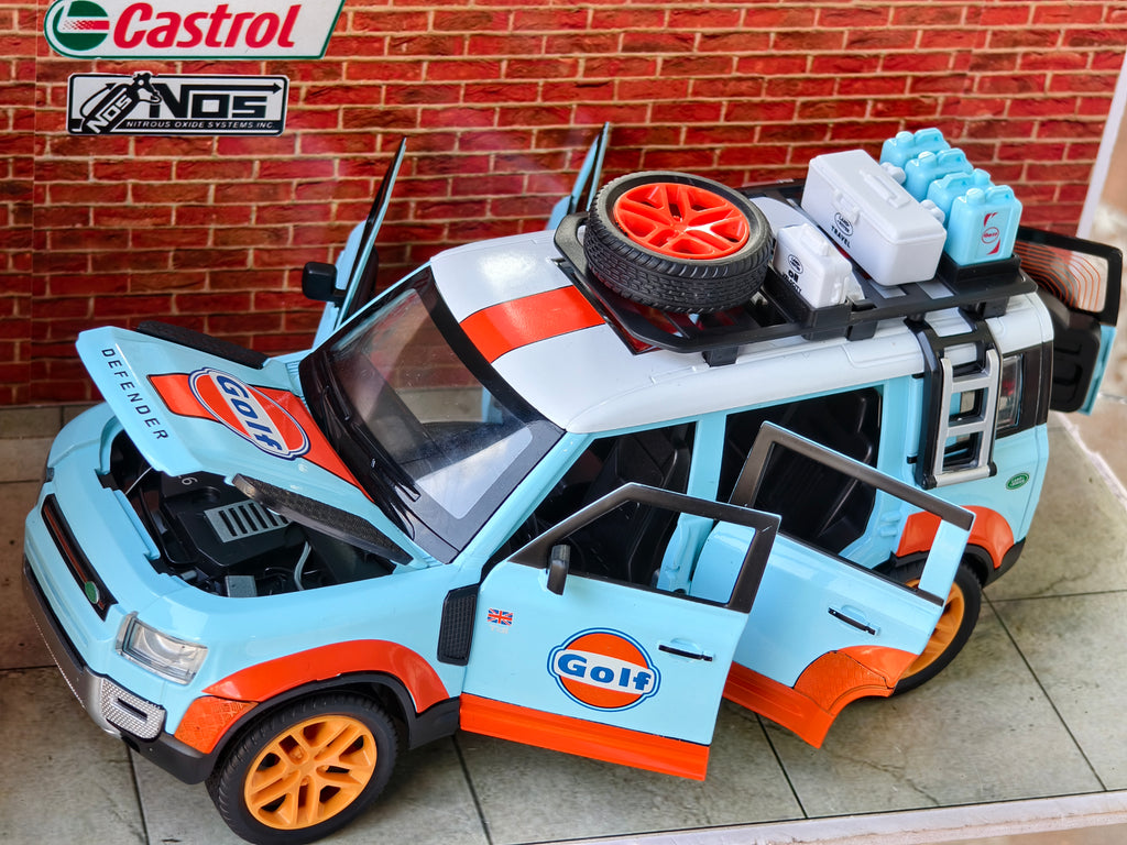 Defender Gulf Edition 1:24 Scale with Accessories