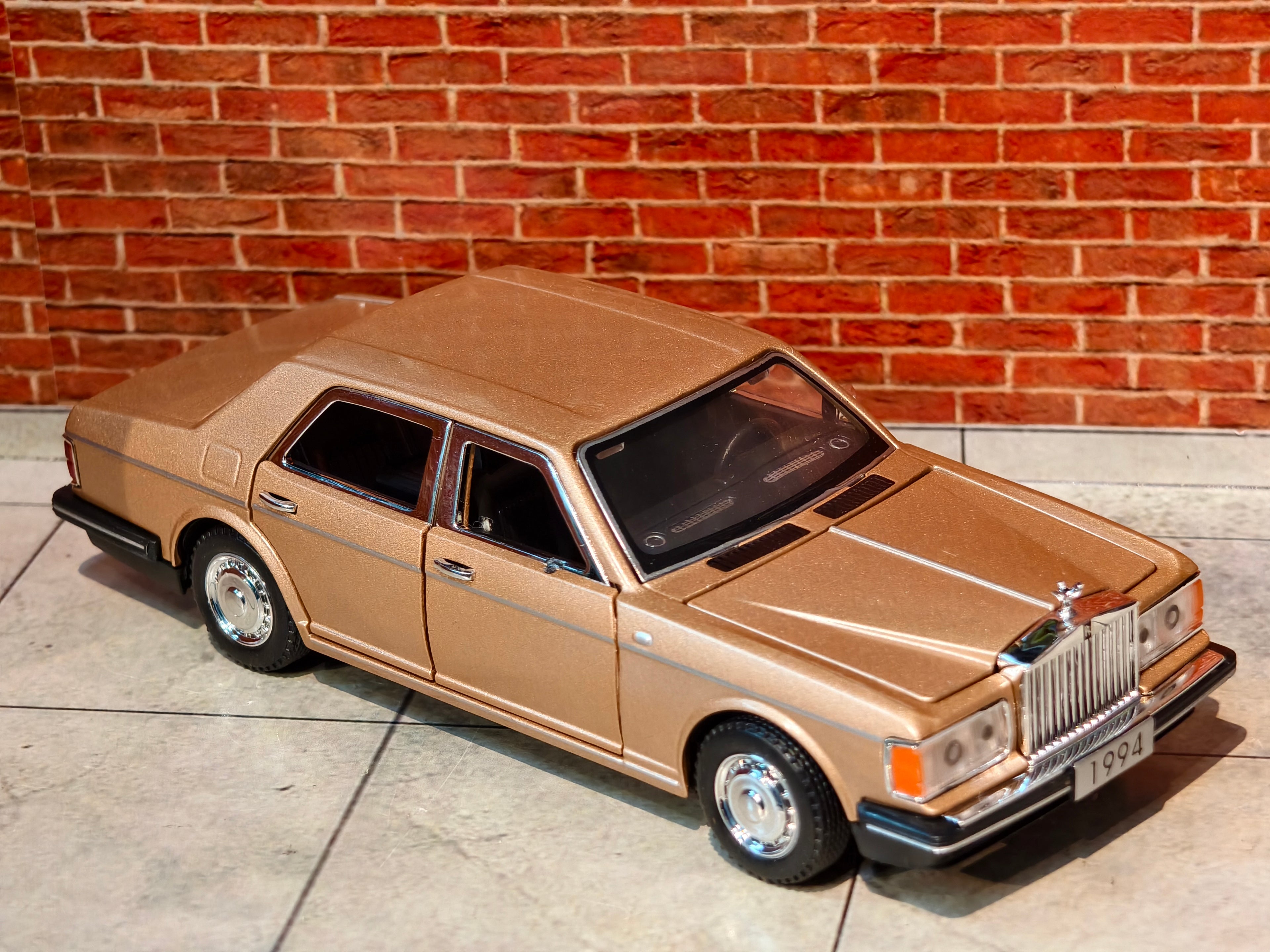 Classic Rolls Royce Silver Spur 1:32 Scale Premium Detailing