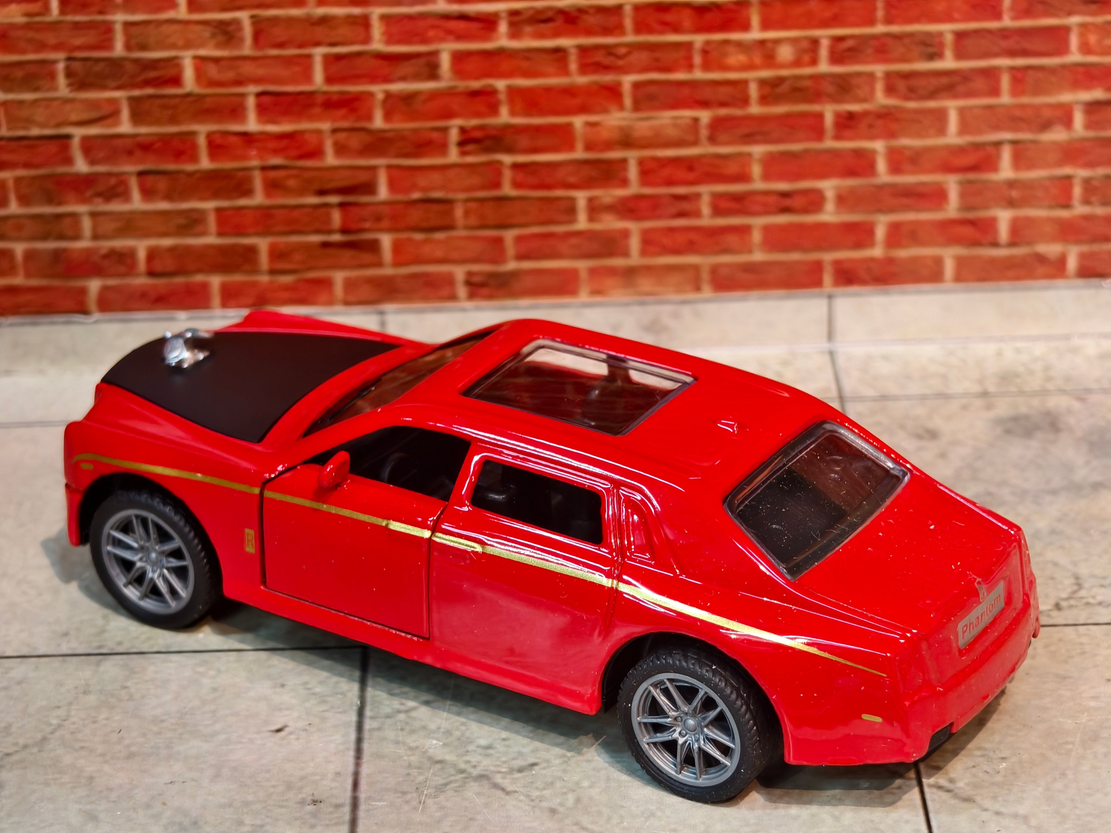 Rolls Royce Phantom 1:36 Scale with Light and Sound