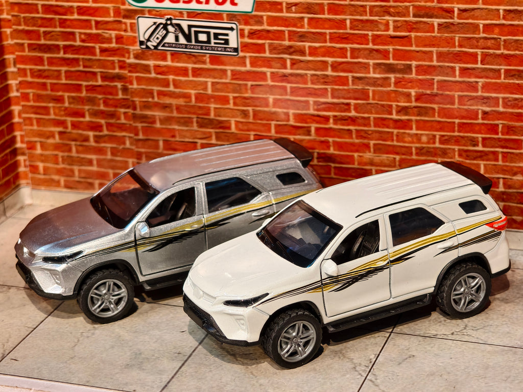 Fortuner 1:36 Scale 3 Door Openable with Light & Sound
