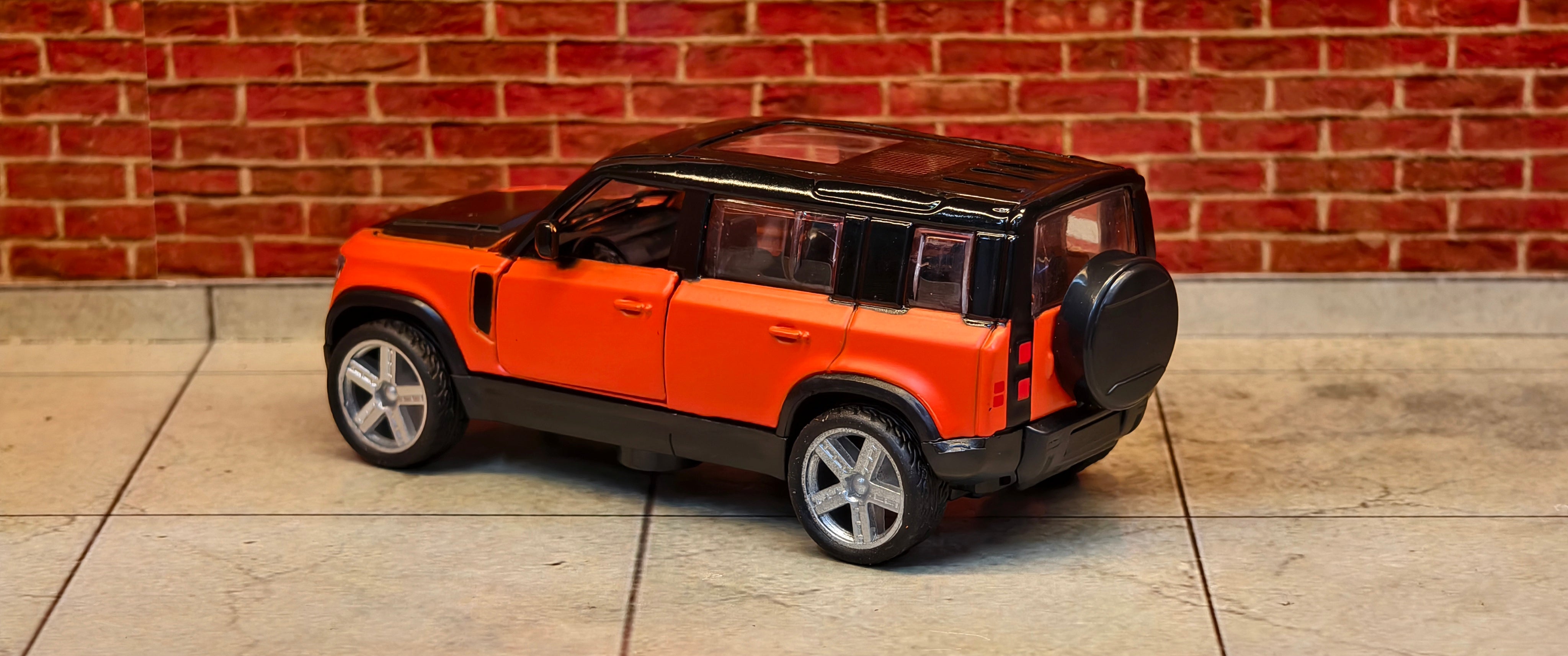 Land Rover Defender 110 1:43 Scale – Inhabit