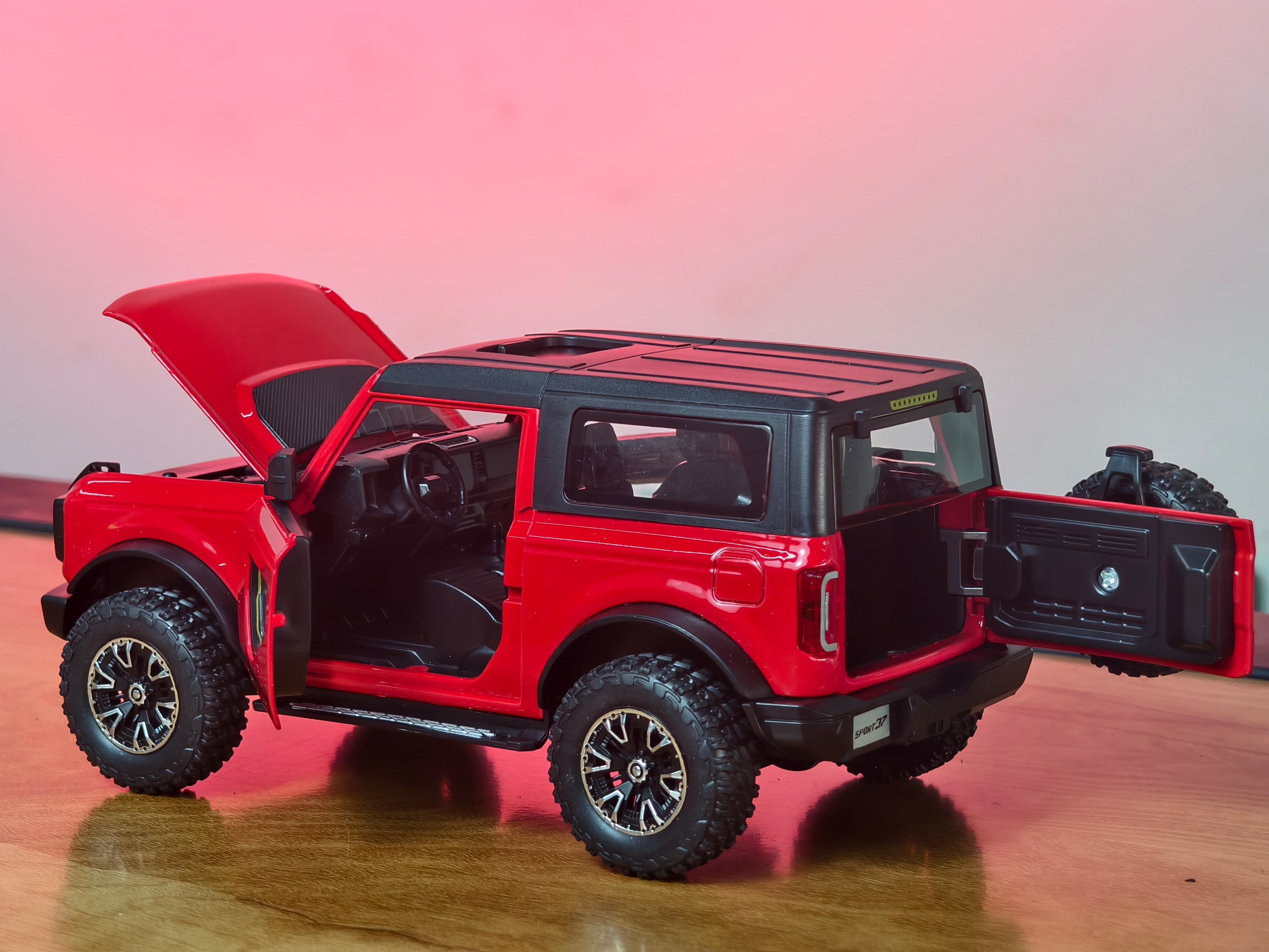 Ford Bronco 1:24 Scale Premium Detailing