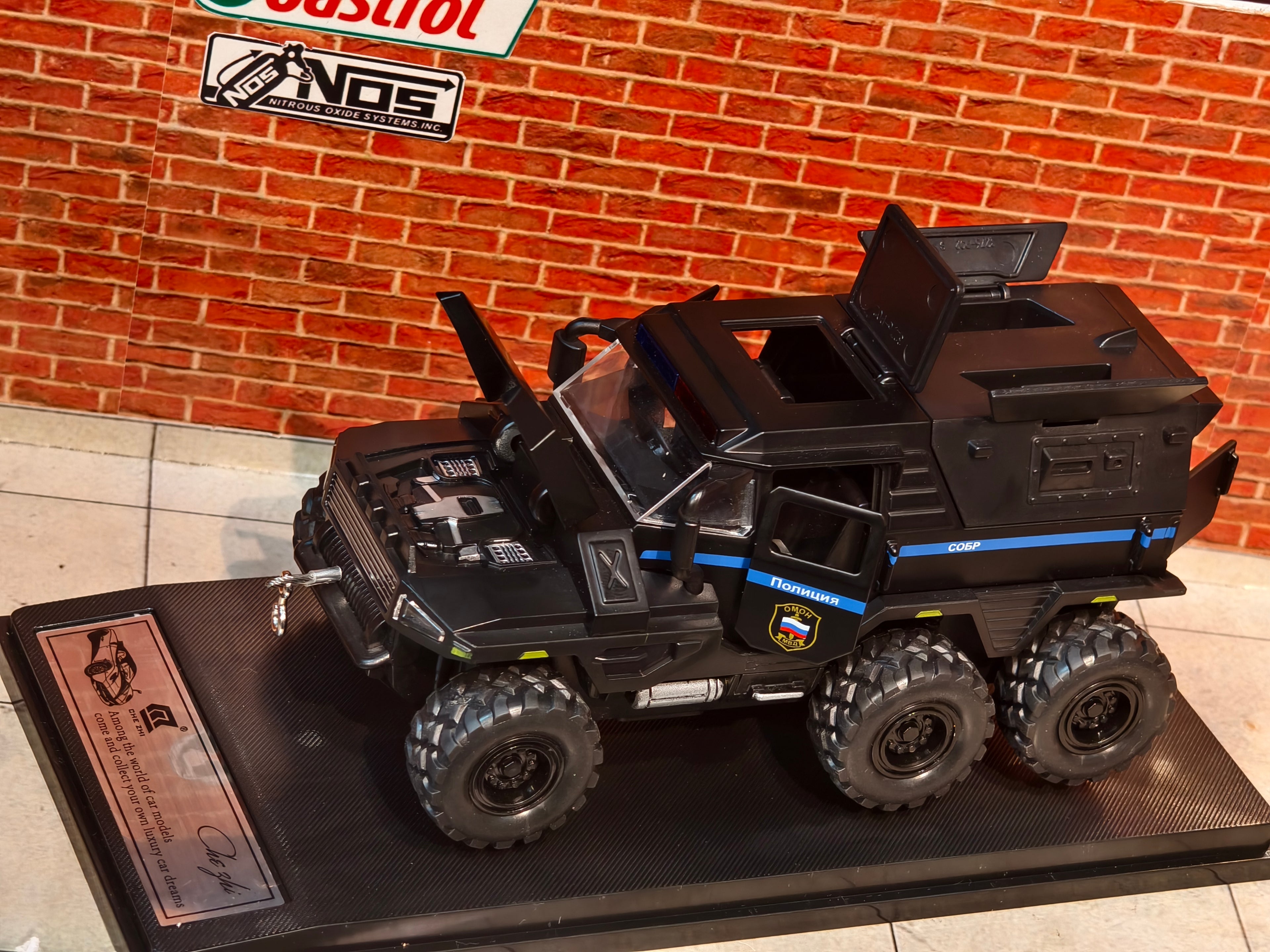 Conqueror Armed Car in Acrylic Box 1:32 Scale