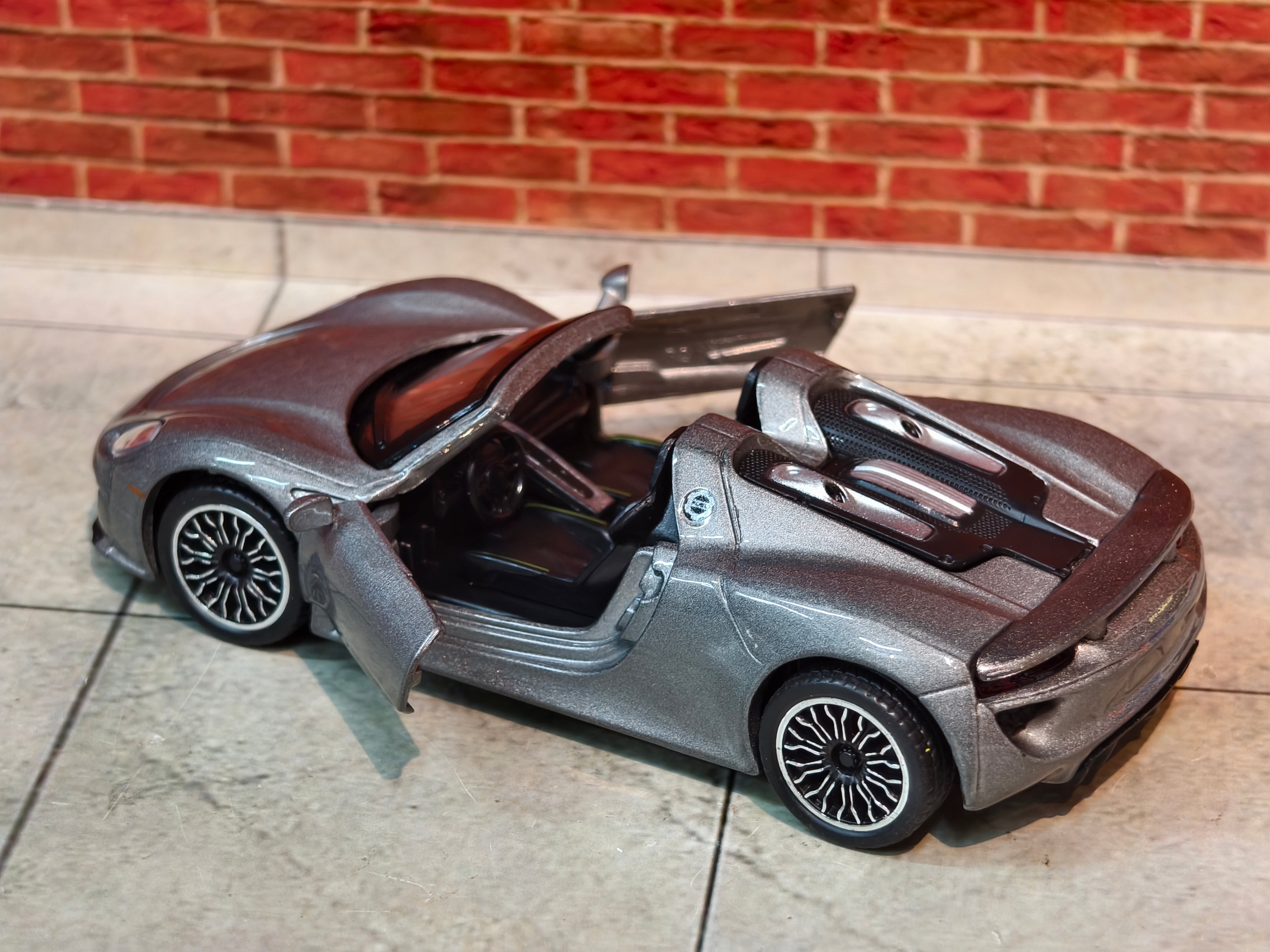 MSZ Official Licensed PORSCHE 918 SPYDER 1:41 Scale