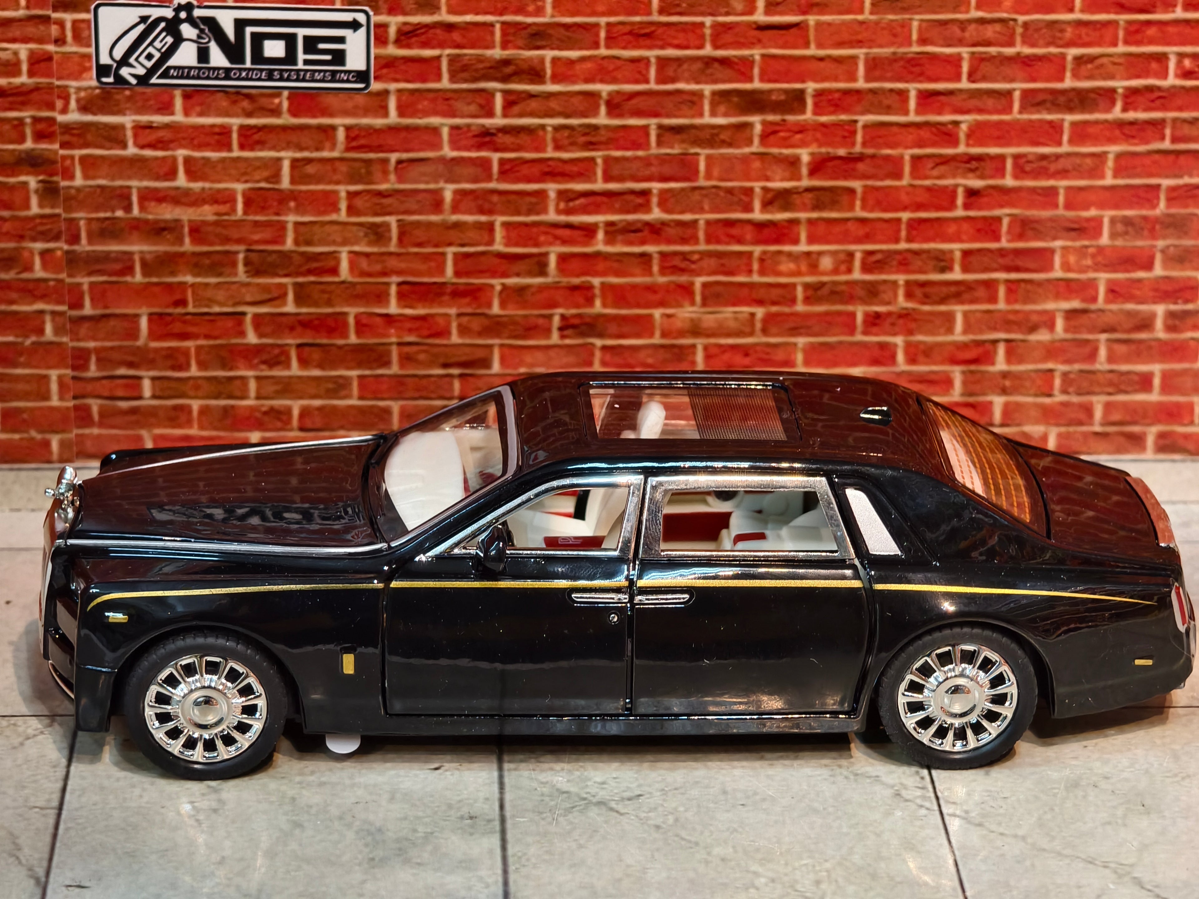 Rolls Royce Phantom VIII 1:32 Scale Premium Detailing