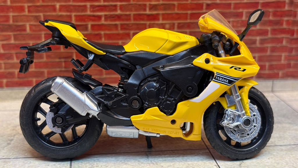 MSZ Official Licensed  Yamaha YZ R1 1:18 Scale Premium Detailing