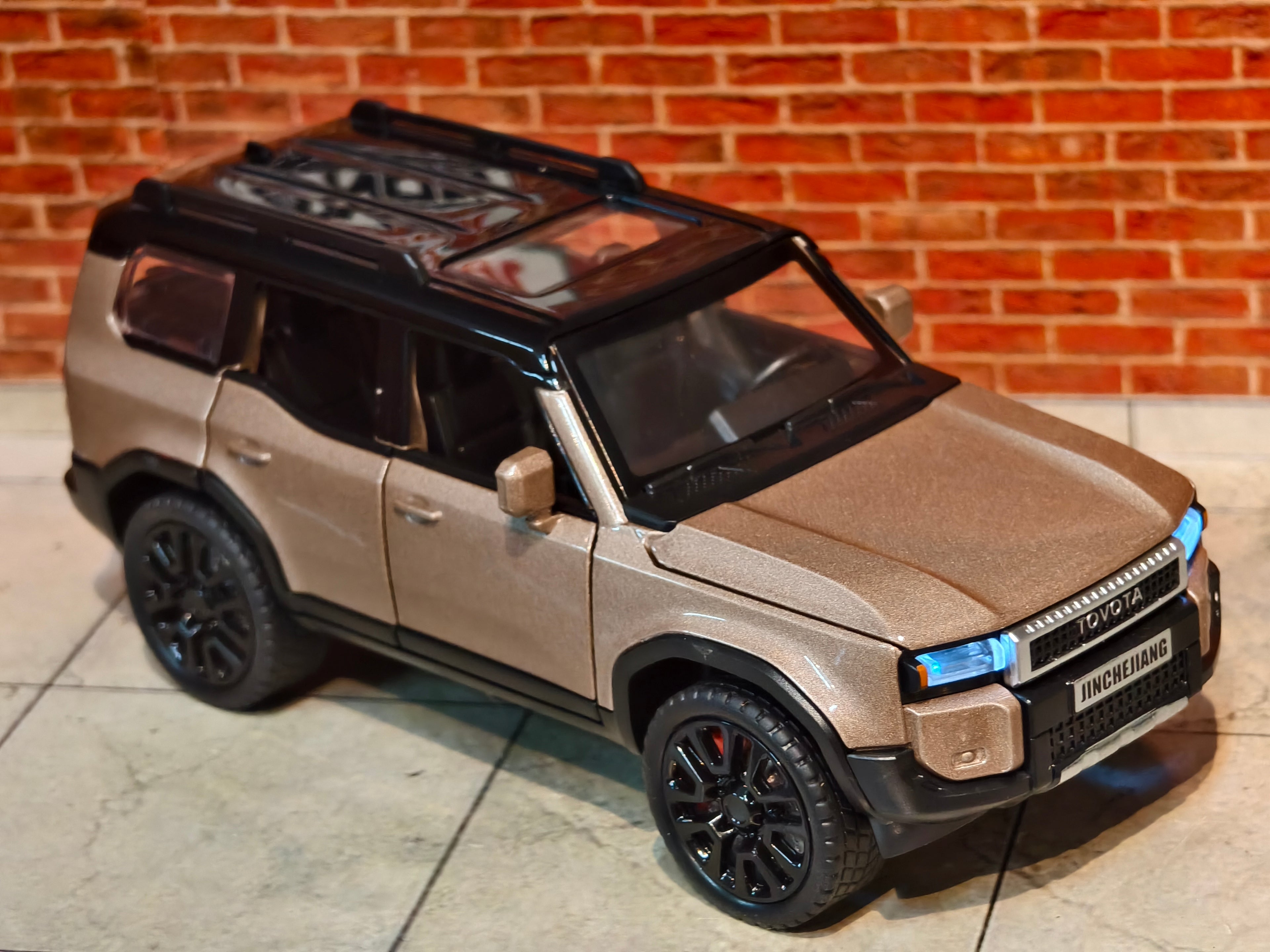 Toyota Land Cruiser Prado 1:32 Scale Premium Detailing