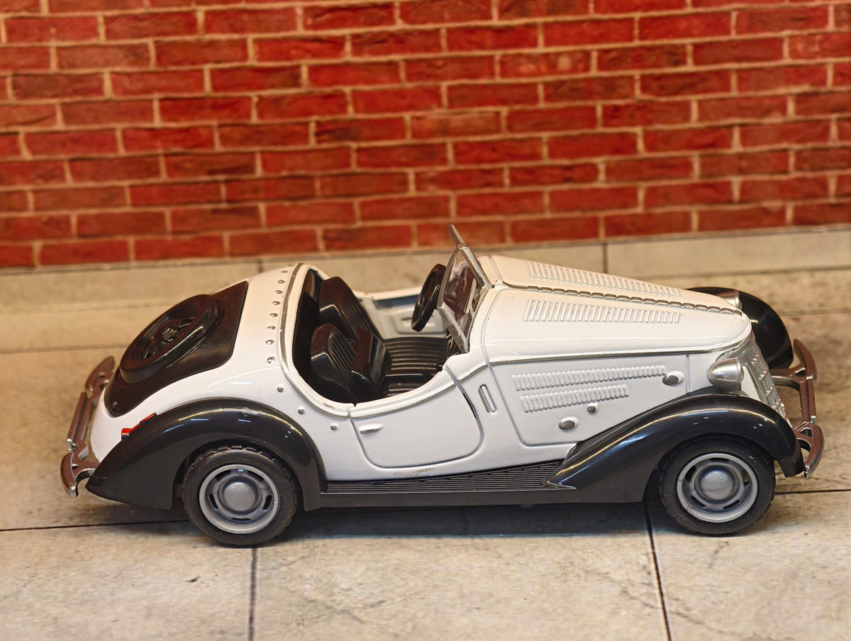 1935–1936 Ford Deluxe Roadster 1:36 Scale
