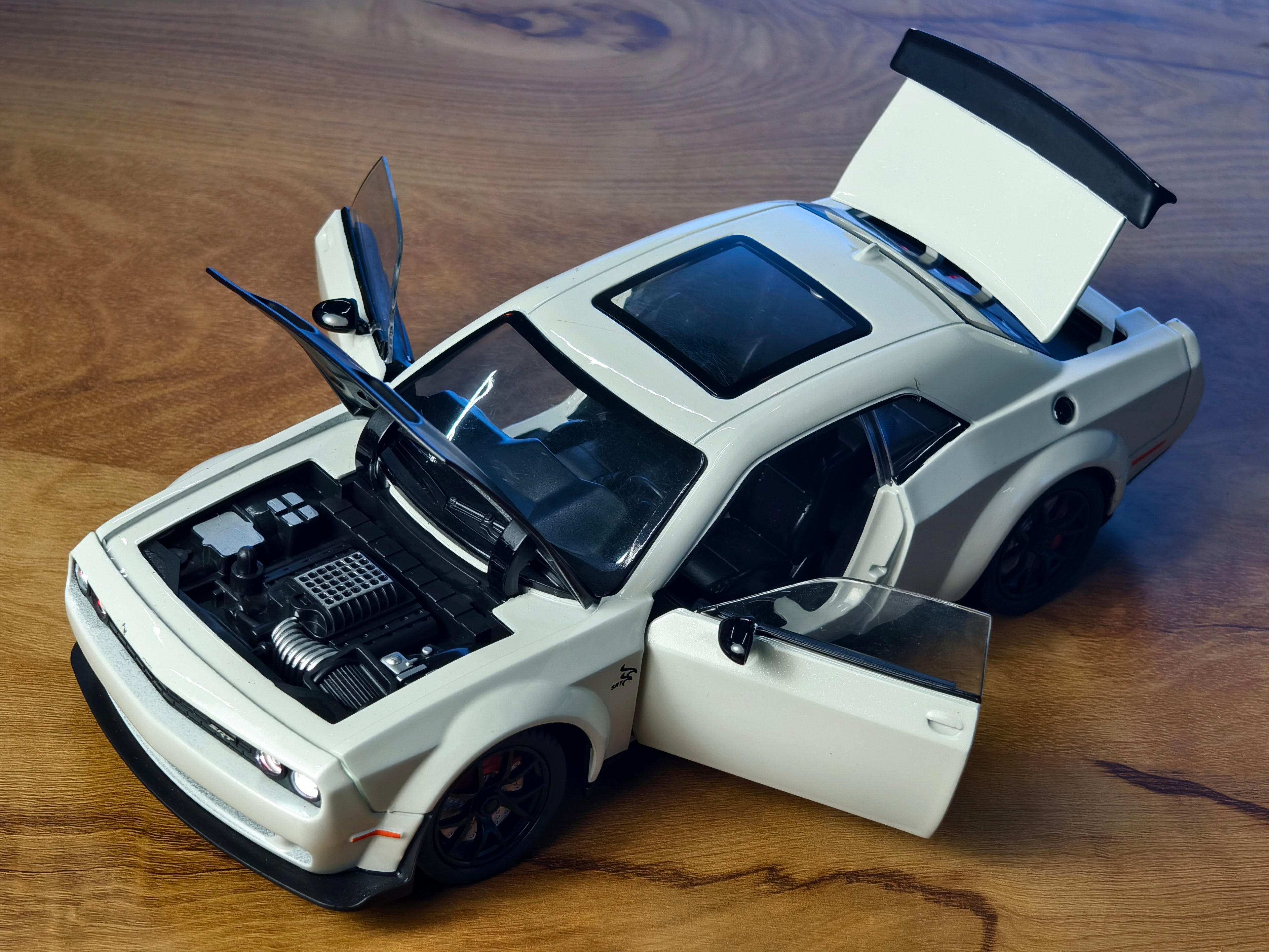 Dodge Challenger SRT 1:24 Scale
