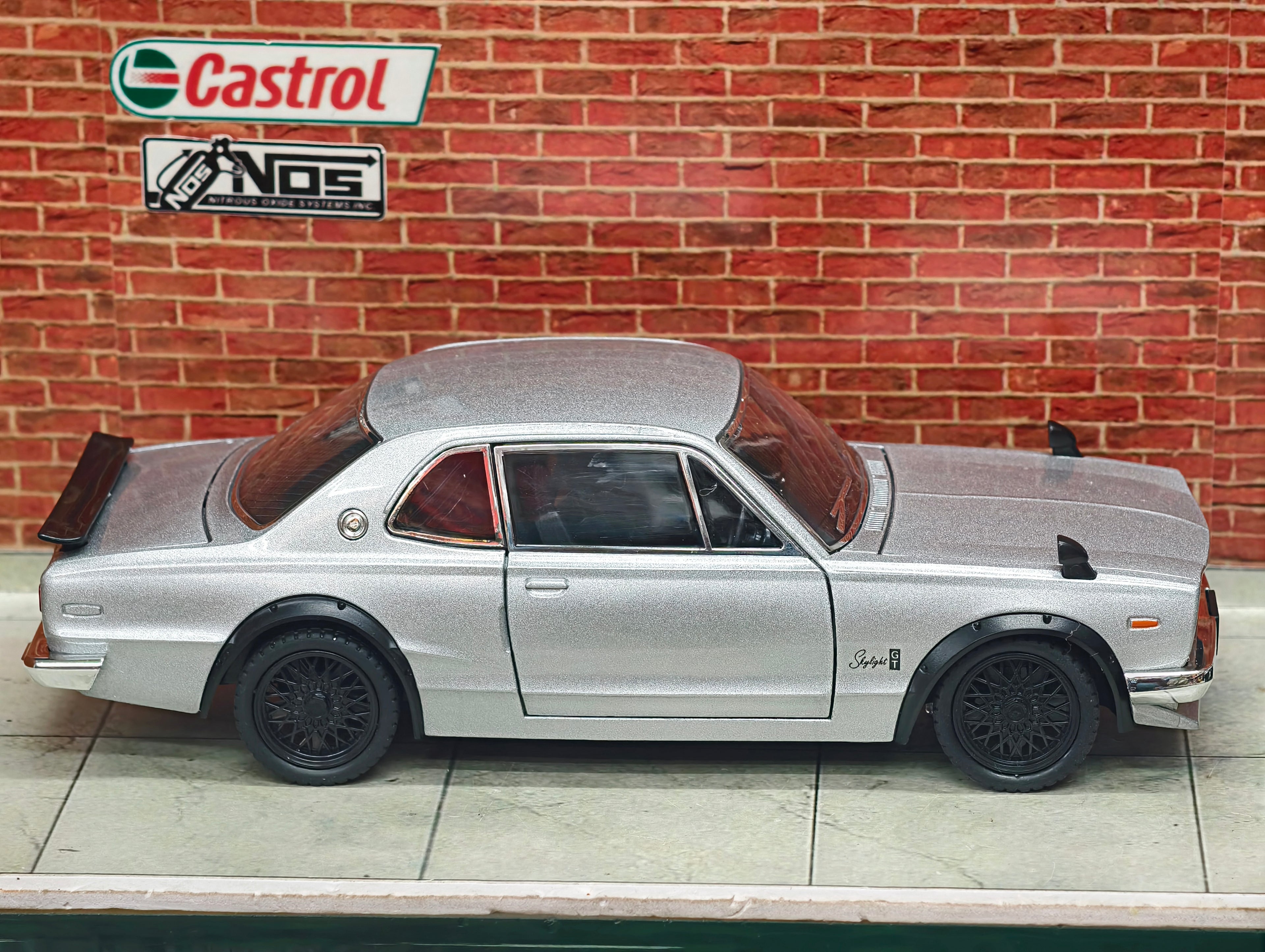 Nissan Skyline GT-R 1969 Model 1:22 Scale Premium Detailing