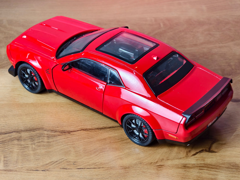 Dodge Challenger SRT 1:24 Scale